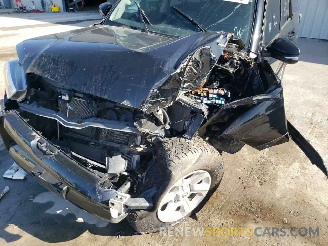 9 Photograph of a damaged car JTEBU5JR2K5615951 TOYOTA 4RUNNER 2019