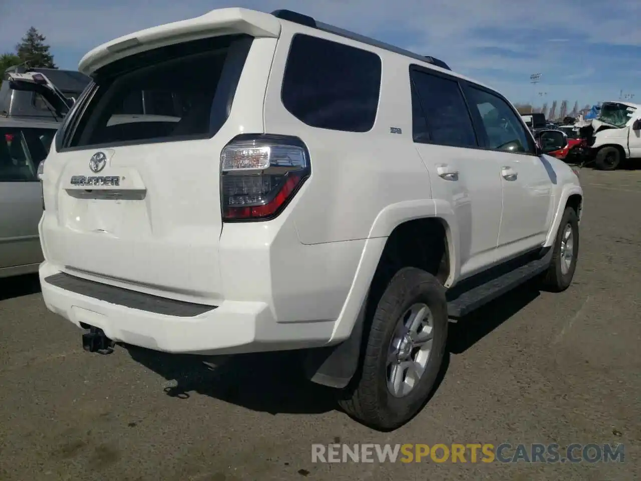 4 Photograph of a damaged car JTEBU5JR2K5617375 TOYOTA 4RUNNER 2019