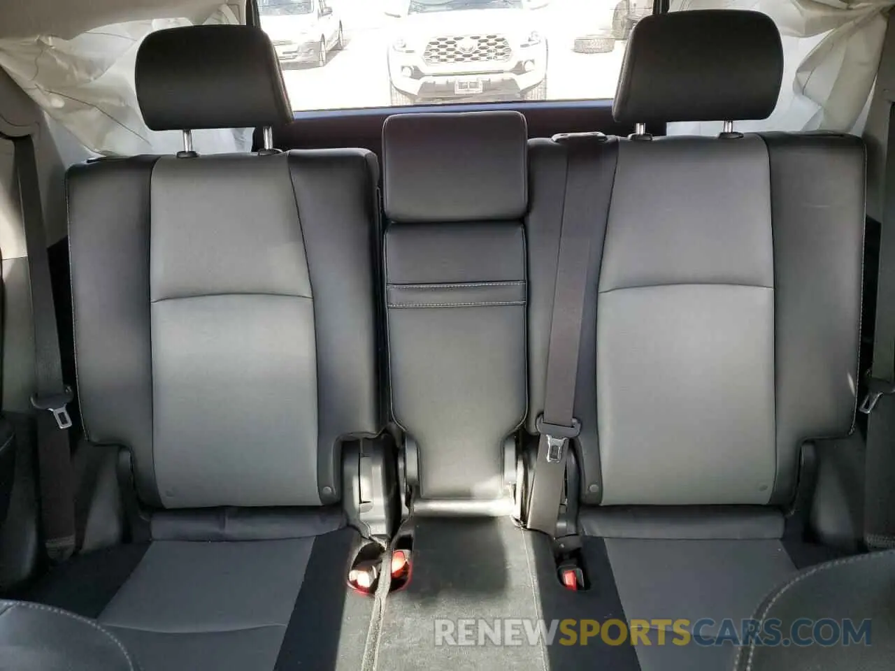 10 Photograph of a damaged car JTEBU5JR2K5633947 TOYOTA 4RUNNER 2019