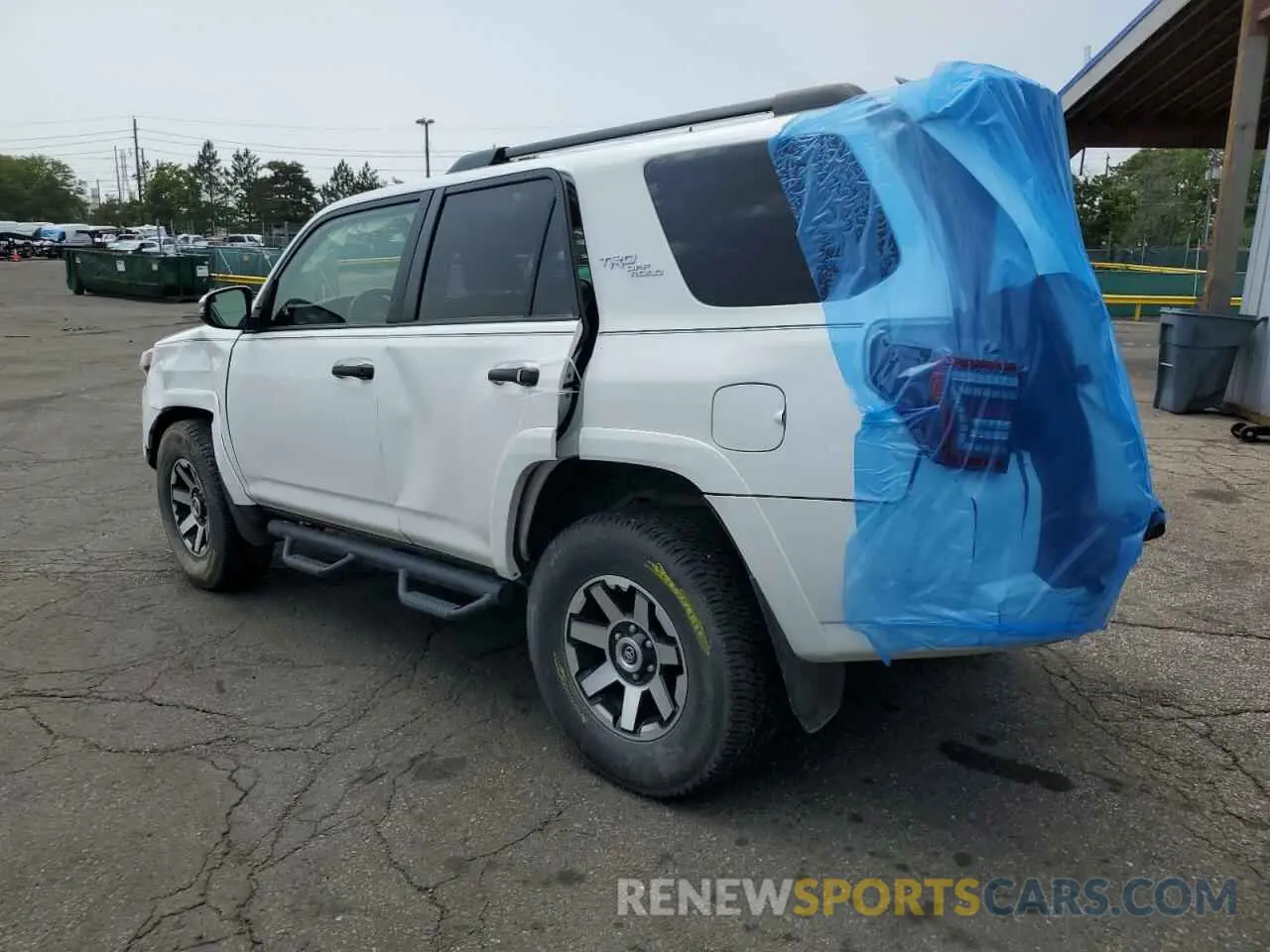 2 Photograph of a damaged car JTEBU5JR2K5653339 TOYOTA 4RUNNER 2019