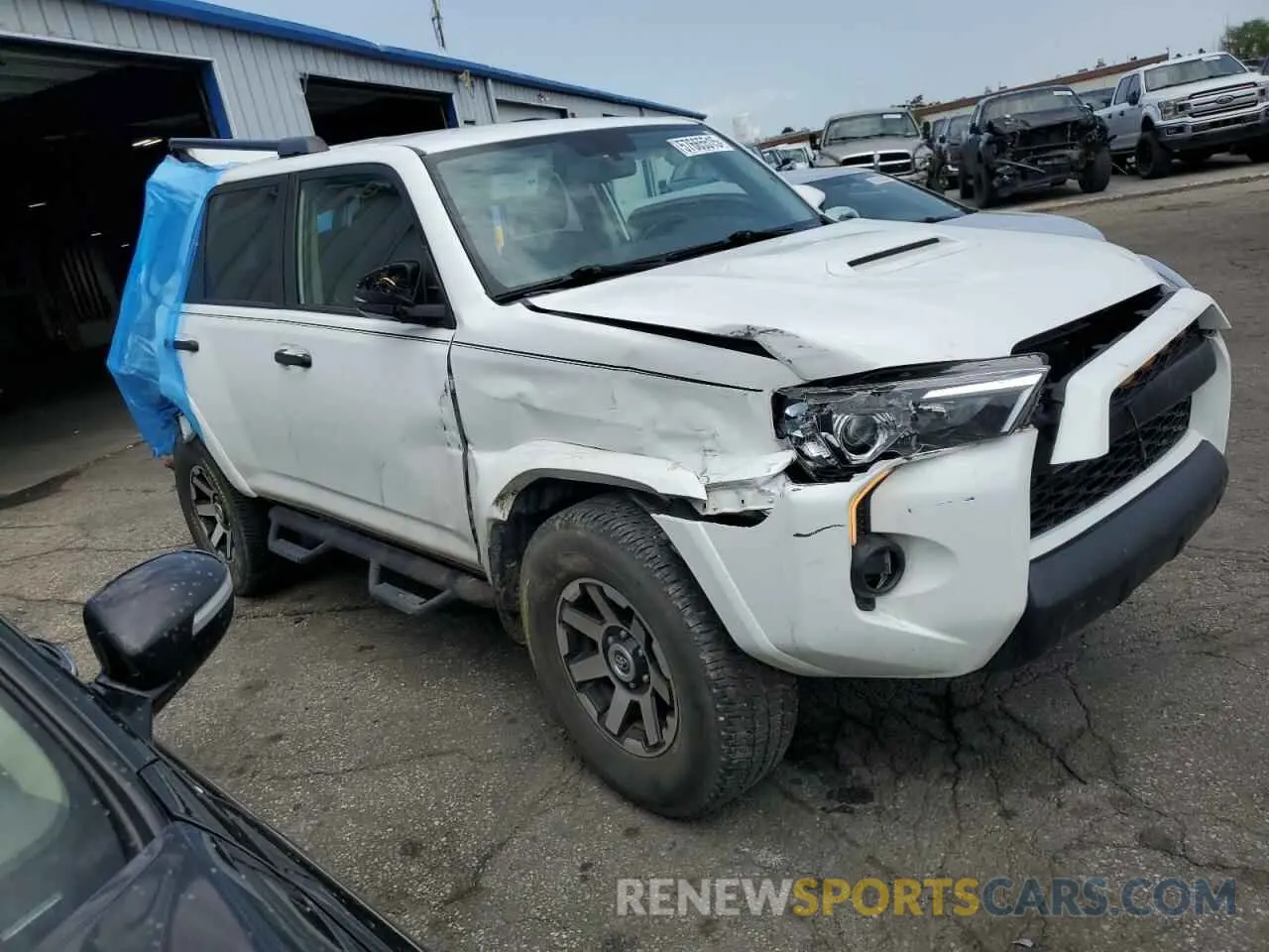 4 Photograph of a damaged car JTEBU5JR2K5653339 TOYOTA 4RUNNER 2019