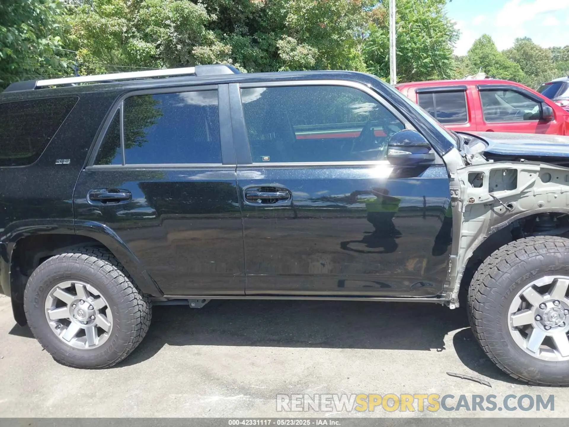 13 Photograph of a damaged car JTEBU5JR2K5655866 TOYOTA 4RUNNER 2019
