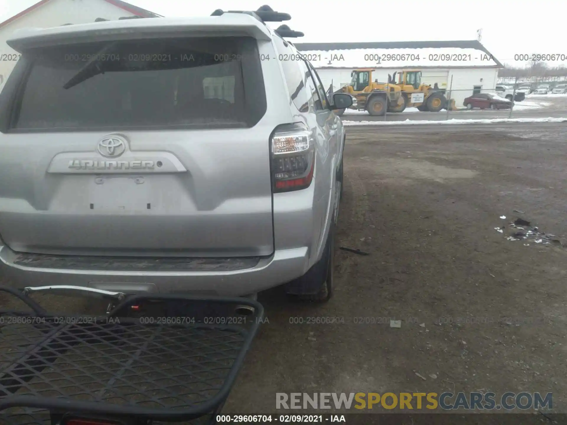 4 Photograph of a damaged car JTEBU5JR2K5658492 TOYOTA 4RUNNER 2019