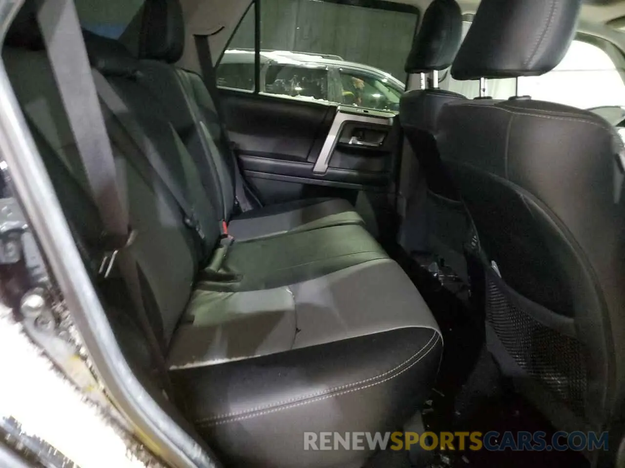 11 Photograph of a damaged car JTEBU5JR2K5659352 TOYOTA 4RUNNER 2019