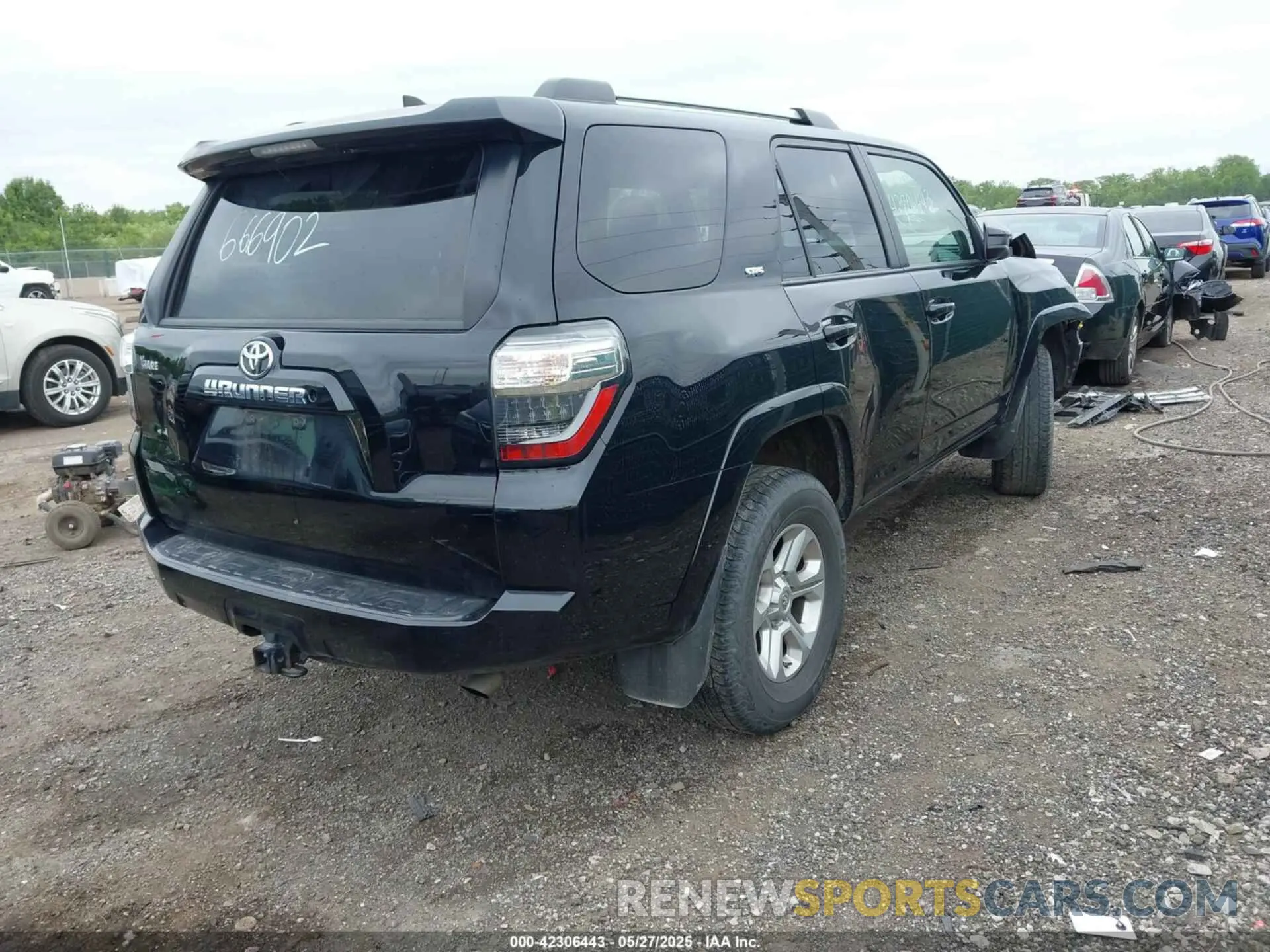 4 Photograph of a damaged car JTEBU5JR2K5666902 TOYOTA 4RUNNER 2019