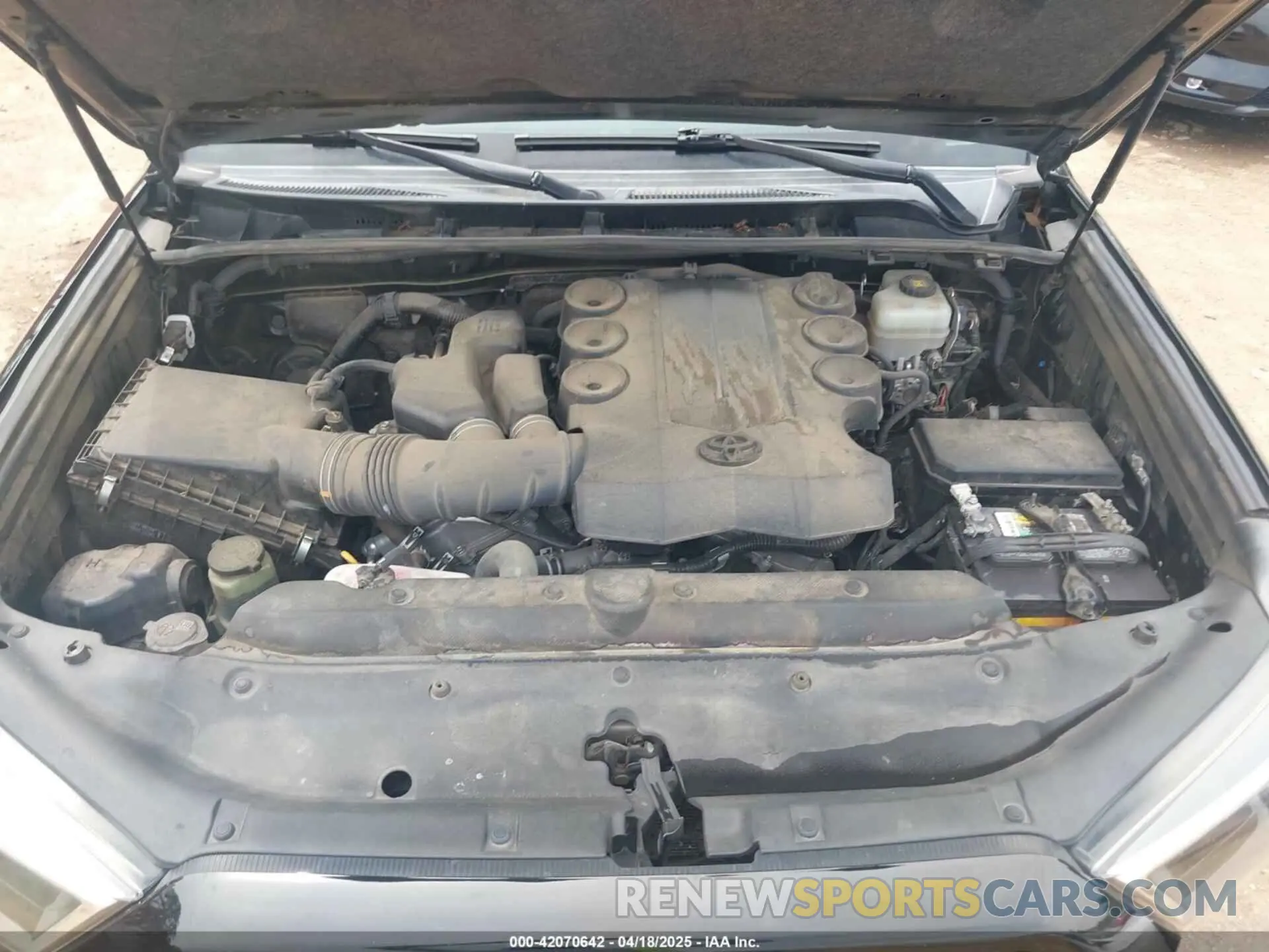 10 Photograph of a damaged car JTEBU5JR2K5676586 TOYOTA 4RUNNER 2019