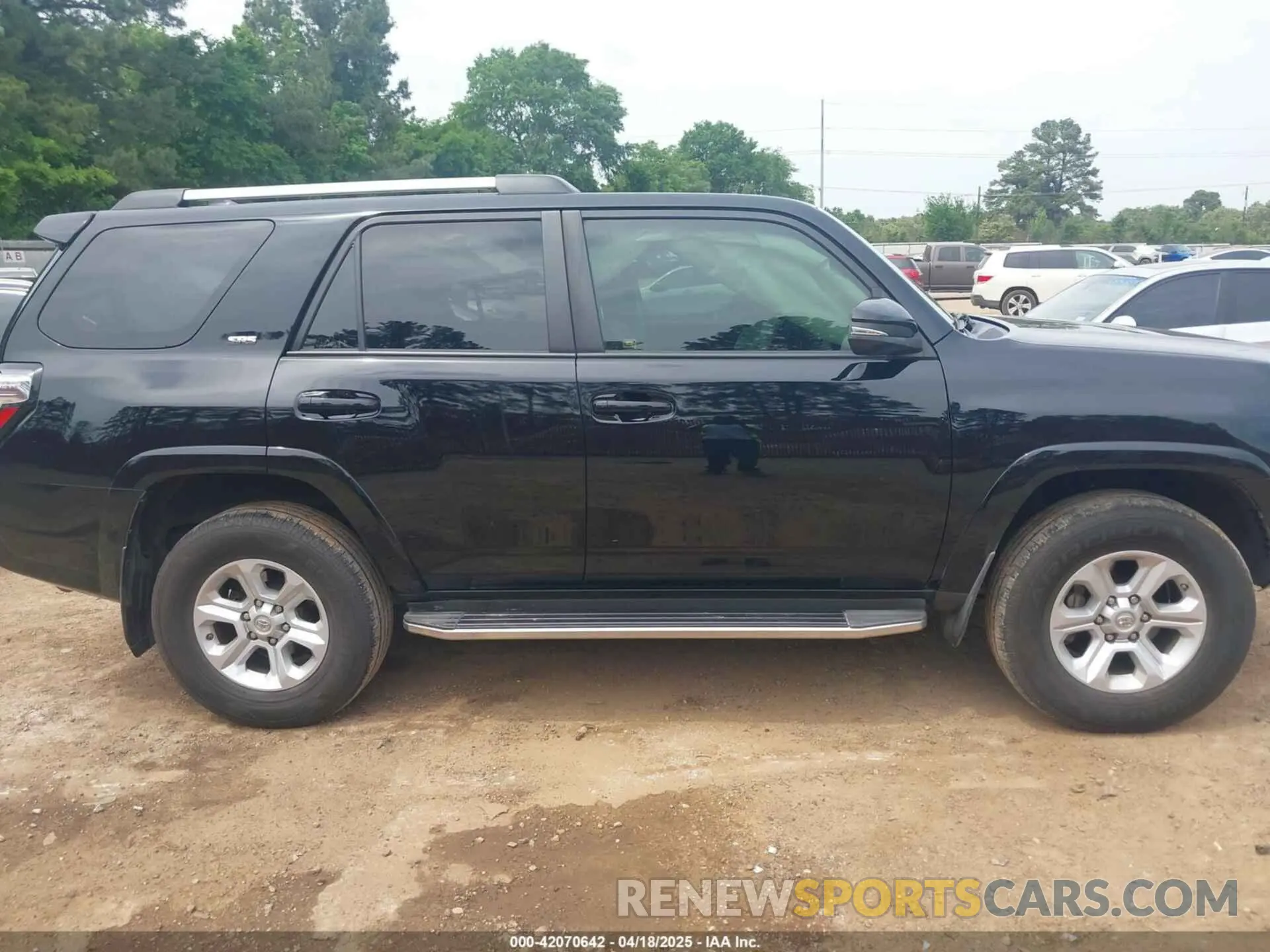 13 Photograph of a damaged car JTEBU5JR2K5676586 TOYOTA 4RUNNER 2019