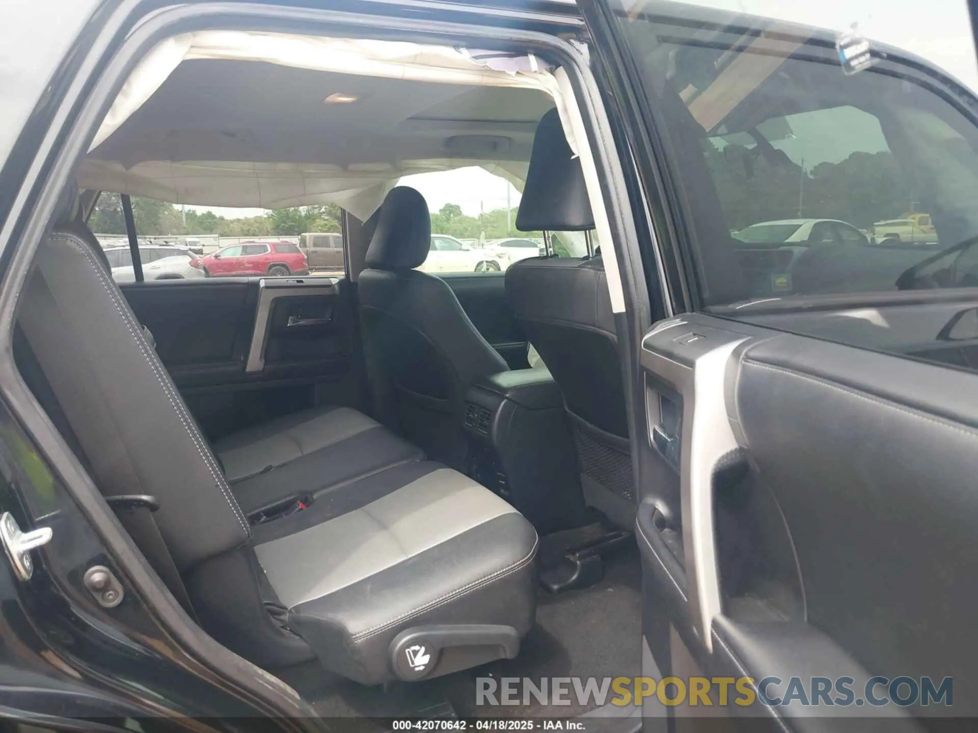 8 Photograph of a damaged car JTEBU5JR2K5676586 TOYOTA 4RUNNER 2019