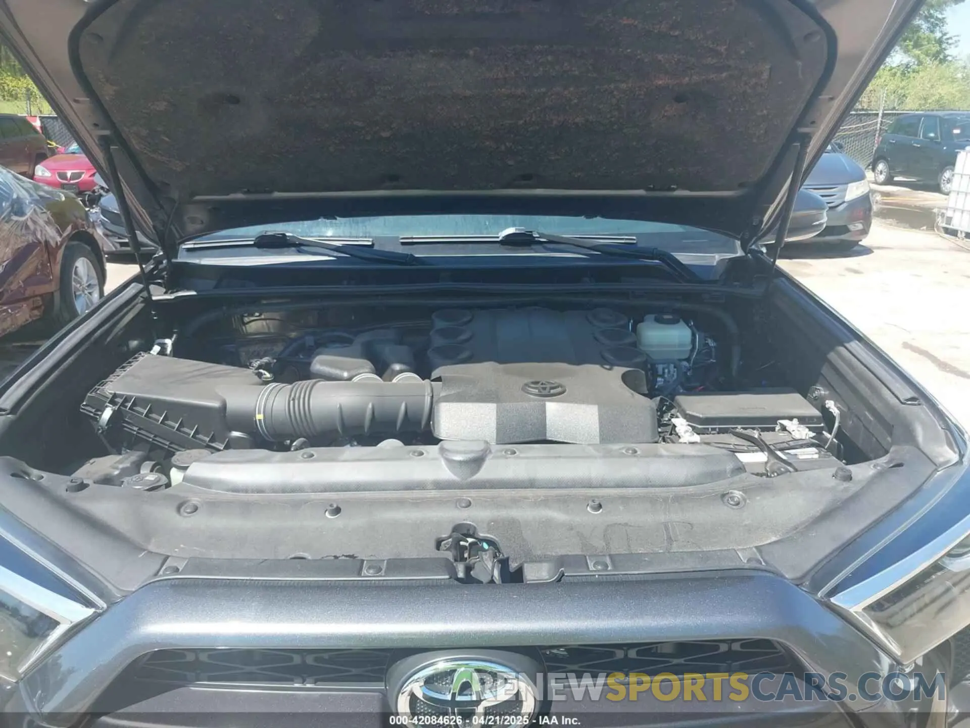 10 Photograph of a damaged car JTEBU5JR2K5679312 TOYOTA 4RUNNER 2019