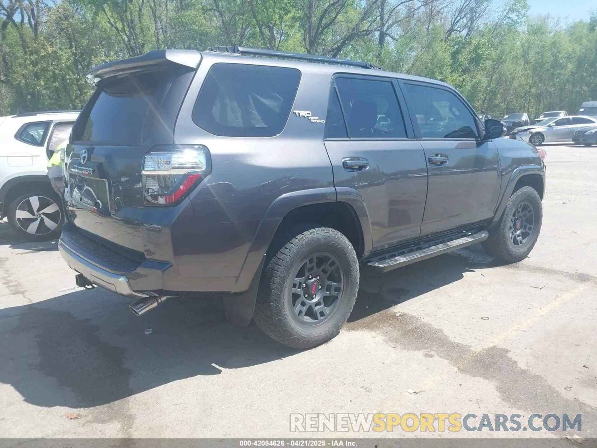 4 Photograph of a damaged car JTEBU5JR2K5679312 TOYOTA 4RUNNER 2019