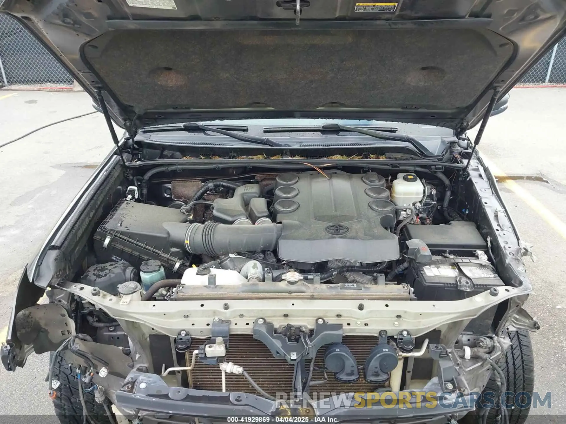 10 Photograph of a damaged car JTEBU5JR2K5681318 TOYOTA 4RUNNER 2019
