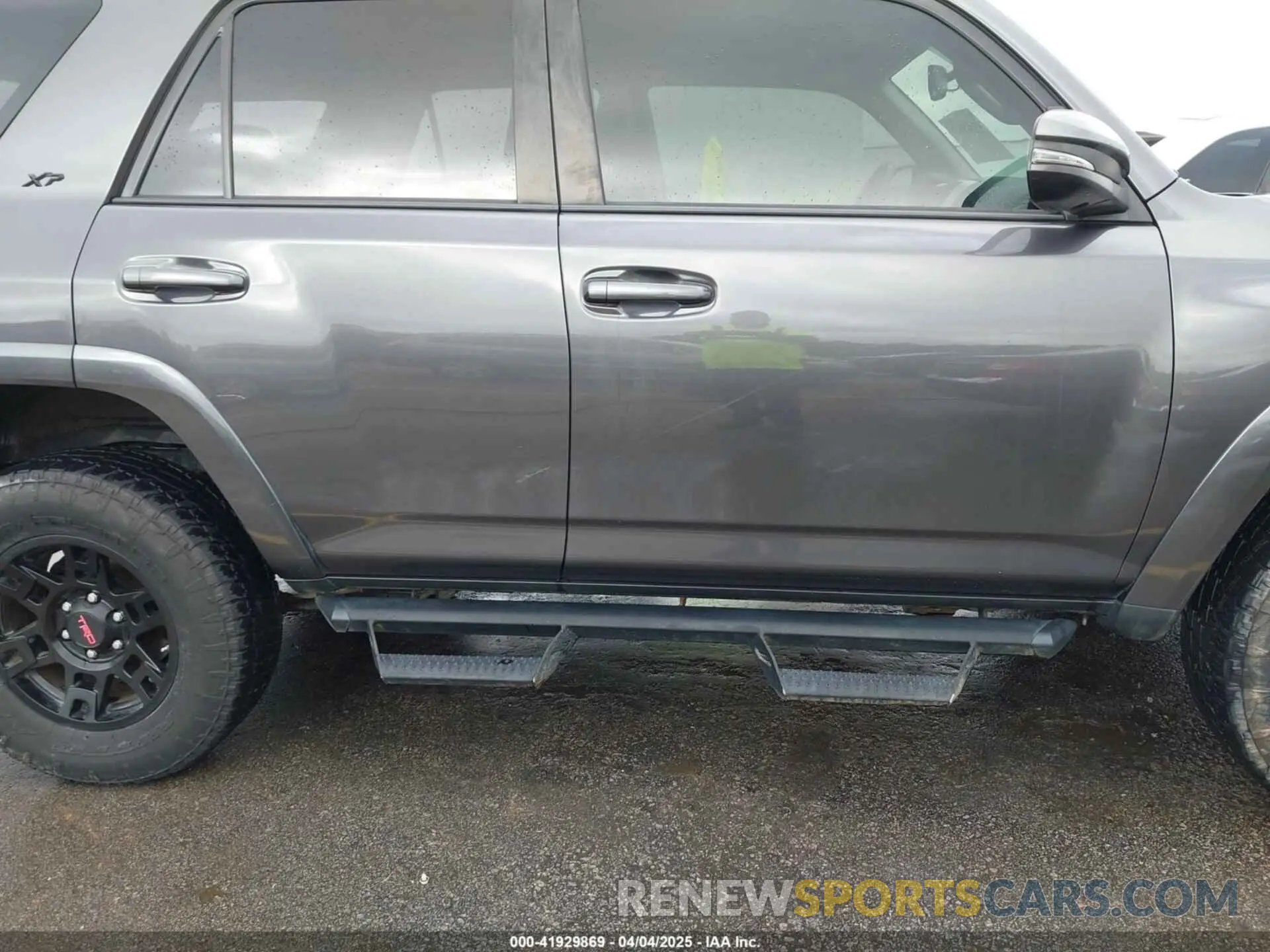 20 Photograph of a damaged car JTEBU5JR2K5681318 TOYOTA 4RUNNER 2019