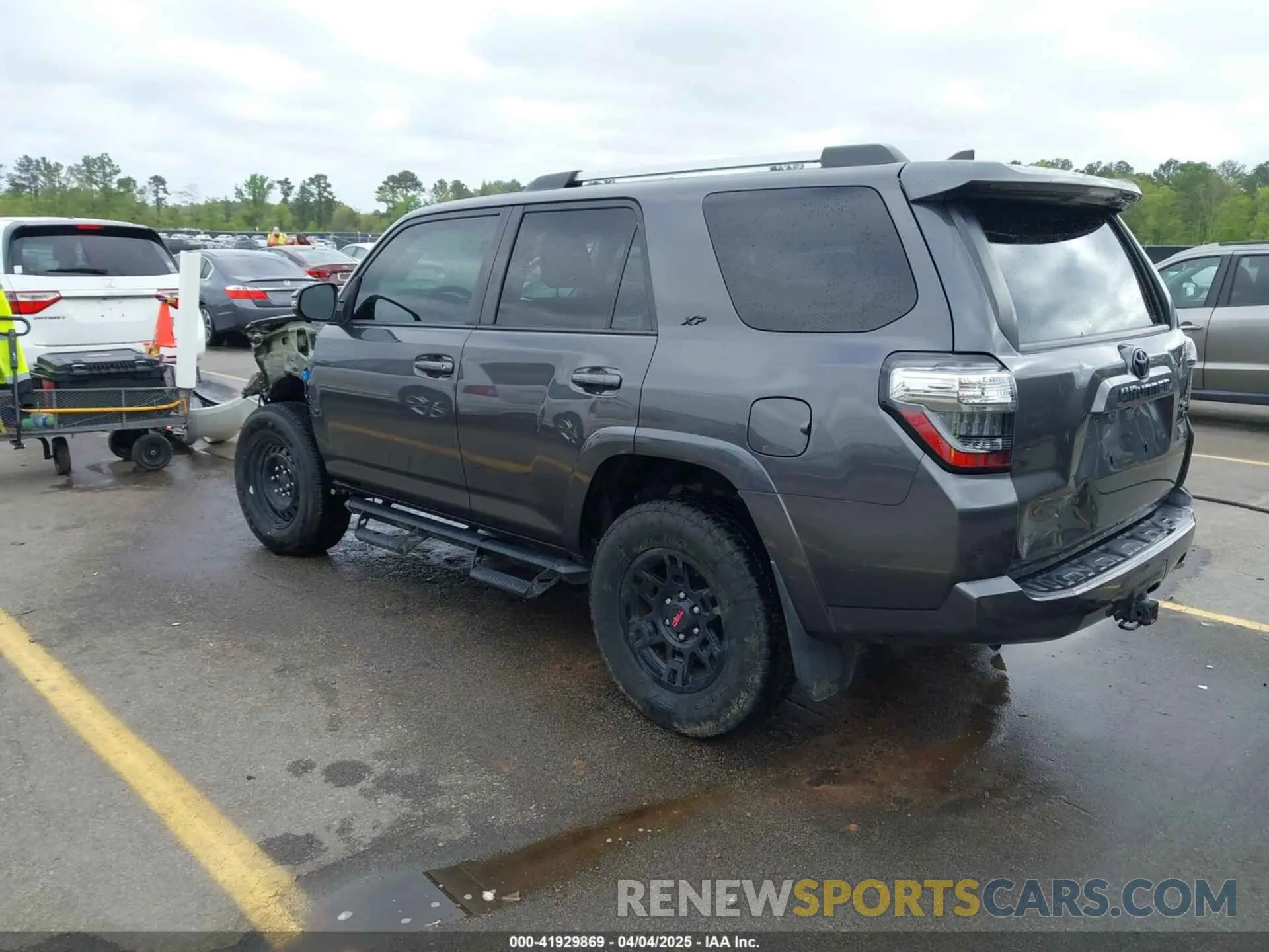 3 Photograph of a damaged car JTEBU5JR2K5681318 TOYOTA 4RUNNER 2019
