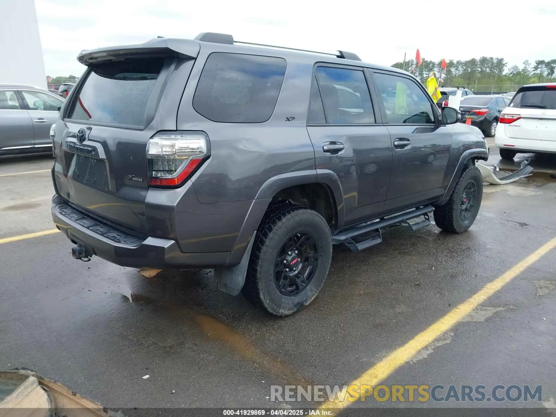4 Photograph of a damaged car JTEBU5JR2K5681318 TOYOTA 4RUNNER 2019