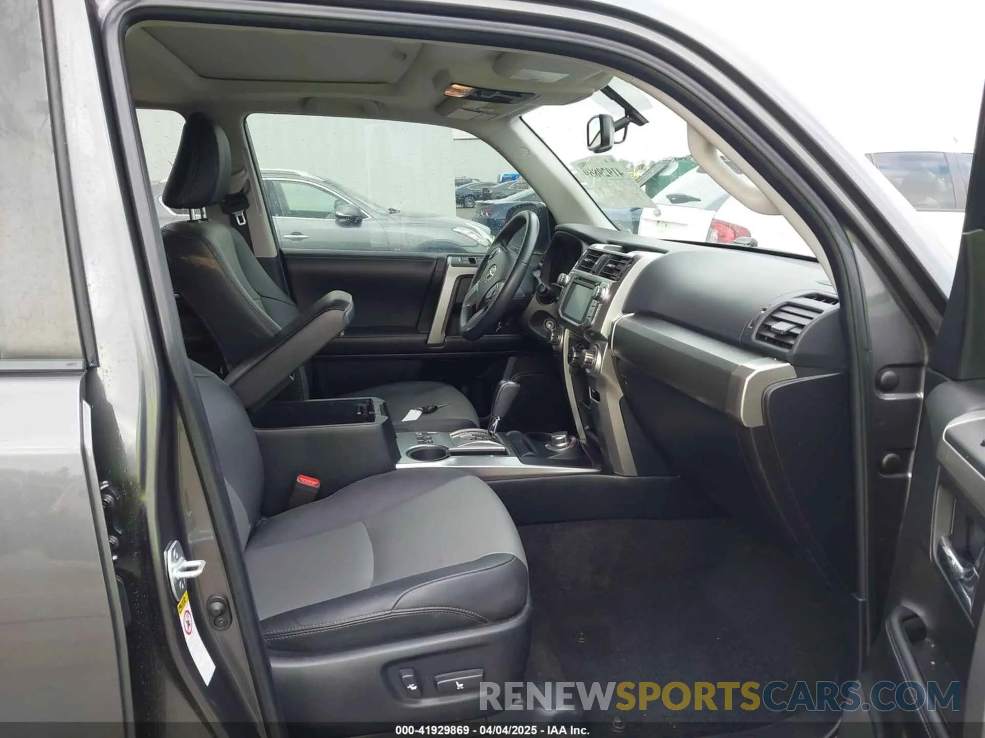 5 Photograph of a damaged car JTEBU5JR2K5681318 TOYOTA 4RUNNER 2019