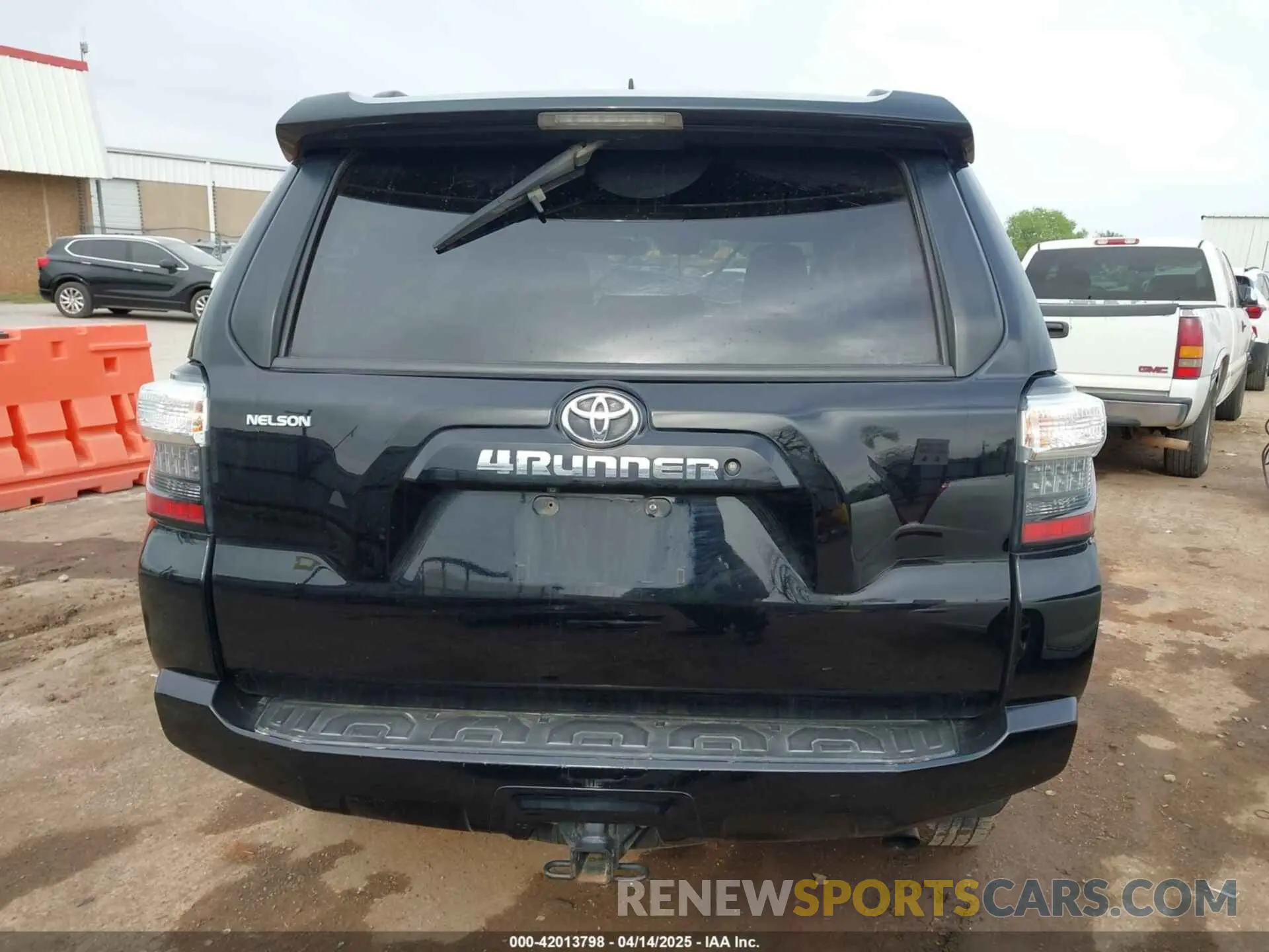 16 Photograph of a damaged car JTEBU5JR2K5692979 TOYOTA 4RUNNER 2019