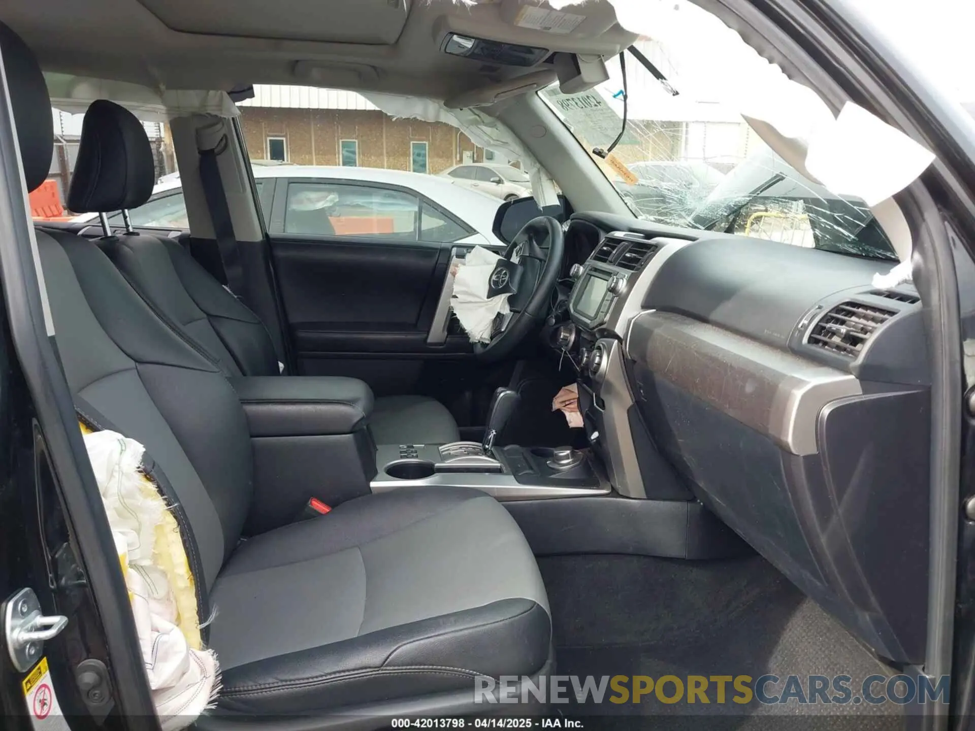 5 Photograph of a damaged car JTEBU5JR2K5692979 TOYOTA 4RUNNER 2019