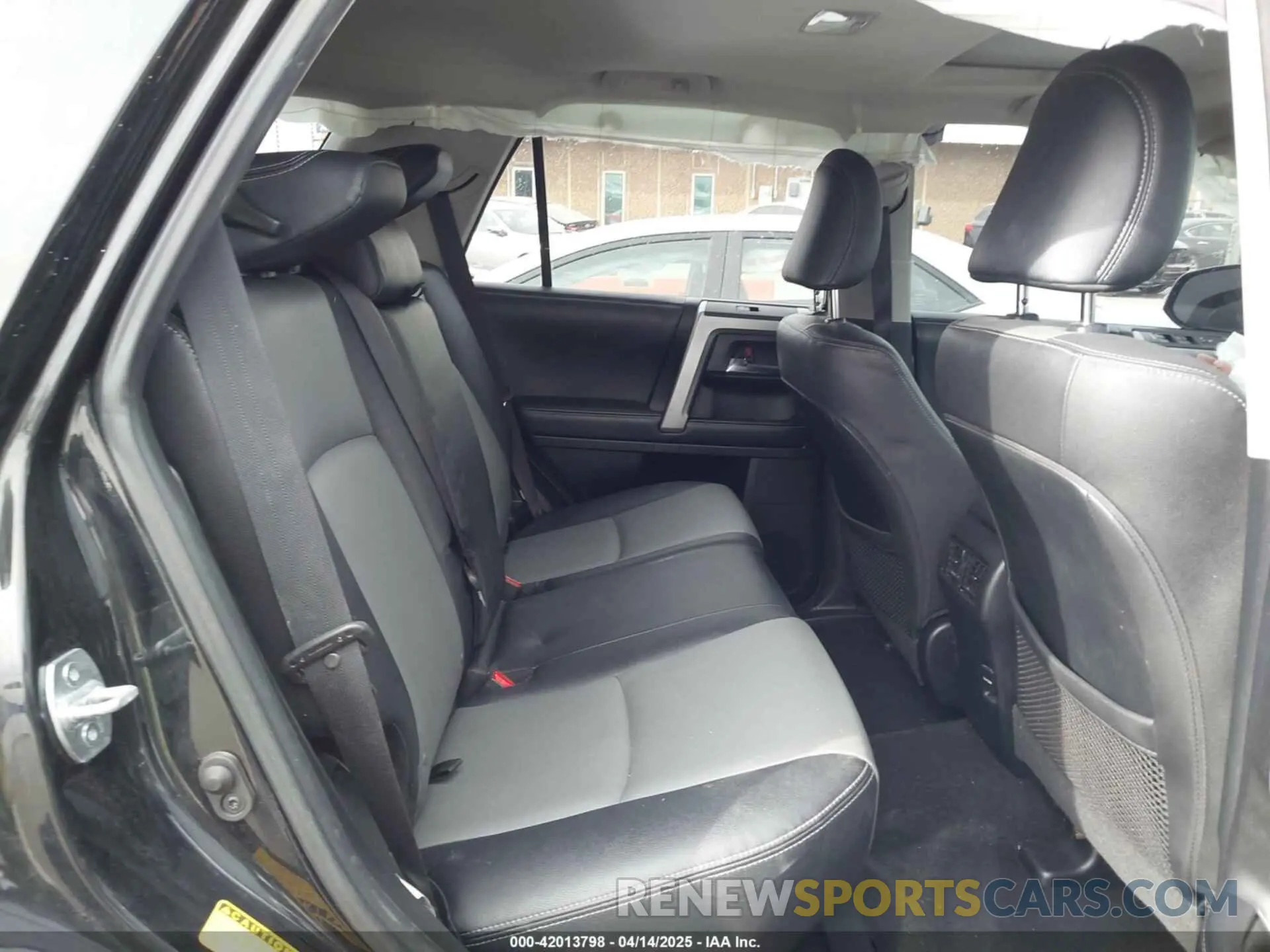 8 Photograph of a damaged car JTEBU5JR2K5692979 TOYOTA 4RUNNER 2019