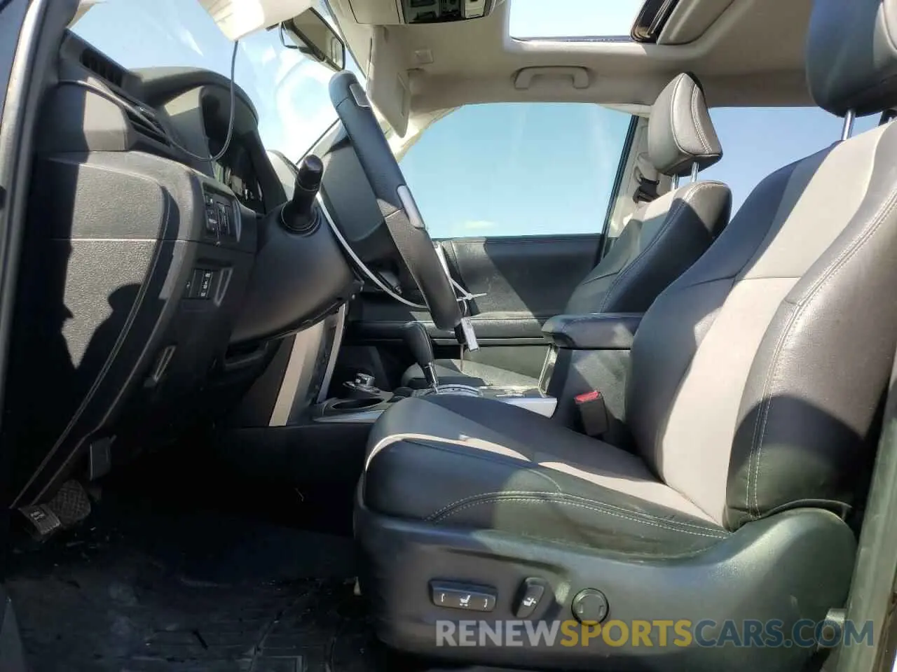 7 Photograph of a damaged car JTEBU5JR2K5709375 TOYOTA 4RUNNER 2019