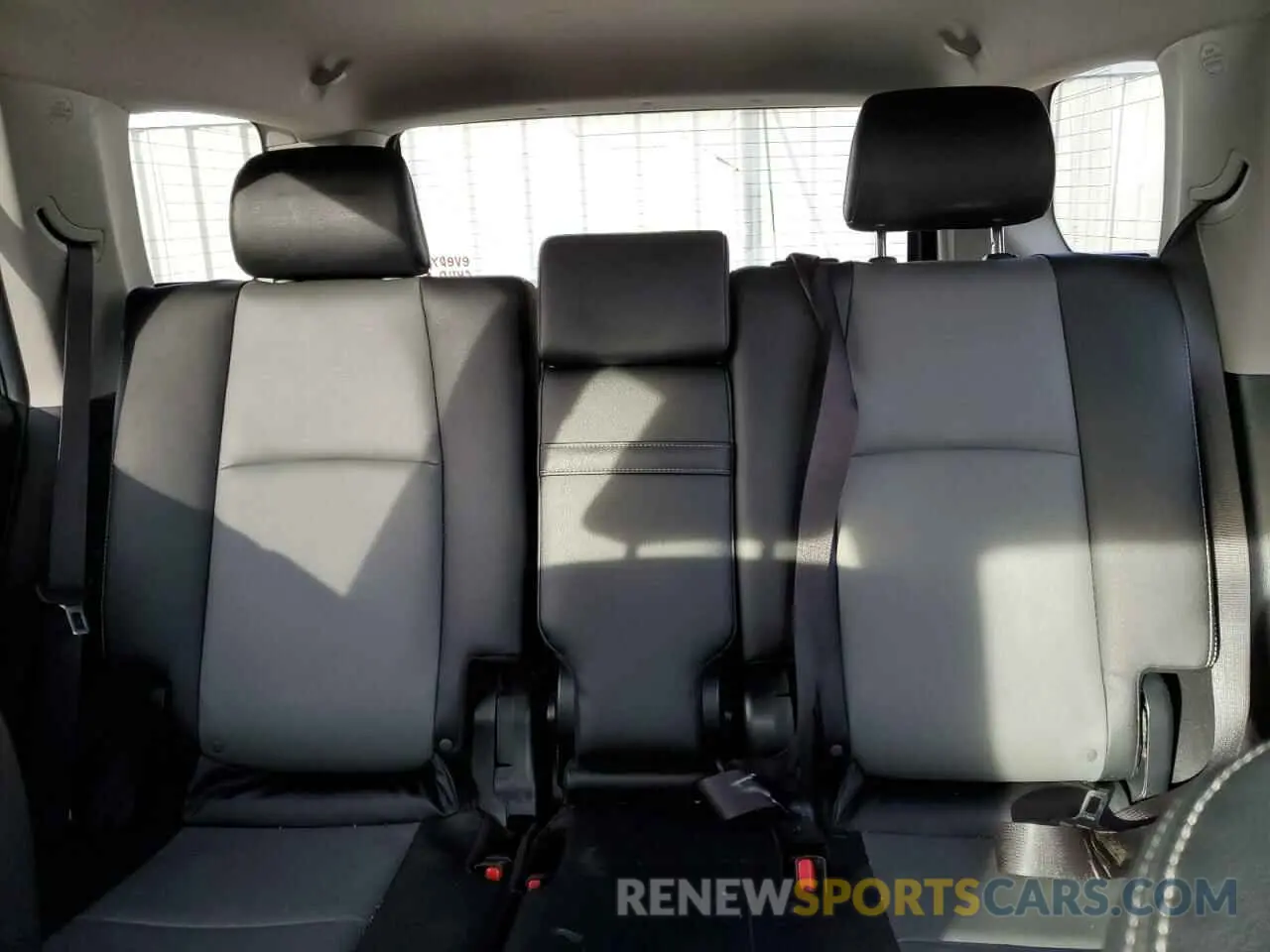 10 Photograph of a damaged car JTEBU5JR2K5718948 TOYOTA 4RUNNER 2019