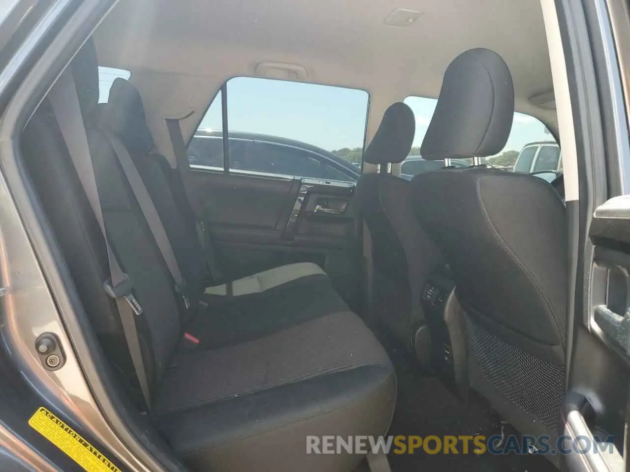 11 Photograph of a damaged car JTEBU5JR2K5734647 TOYOTA 4RUNNER 2019