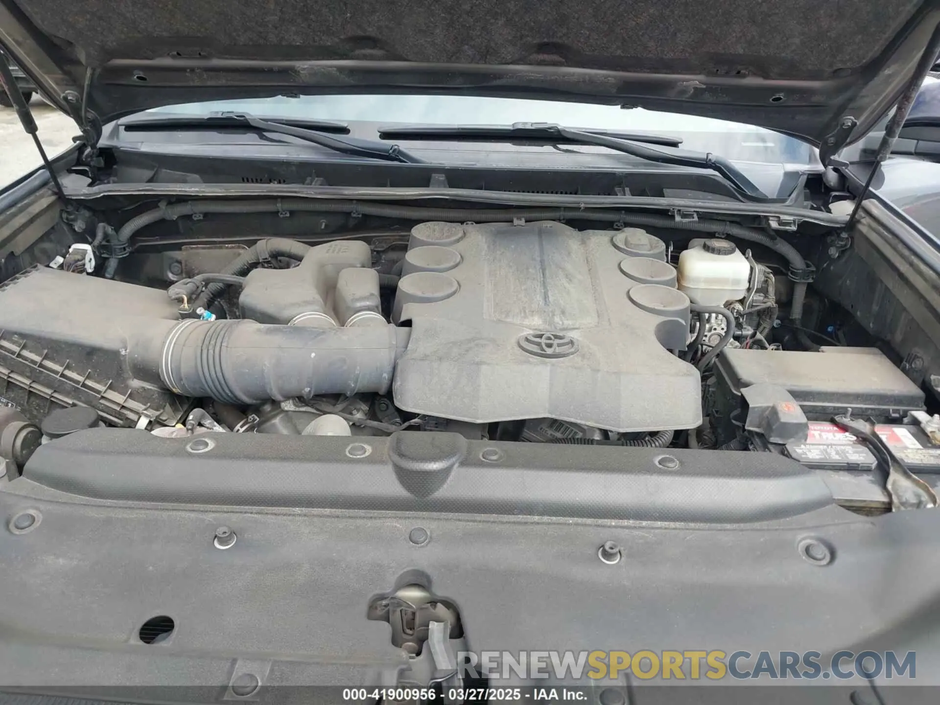 10 Photograph of a damaged car JTEBU5JR3K5619796 TOYOTA 4RUNNER 2019