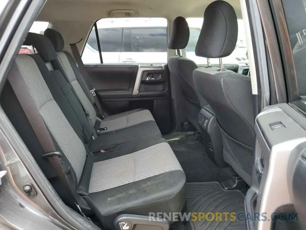 11 Photograph of a damaged car JTEBU5JR3K5646772 TOYOTA 4RUNNER 2019