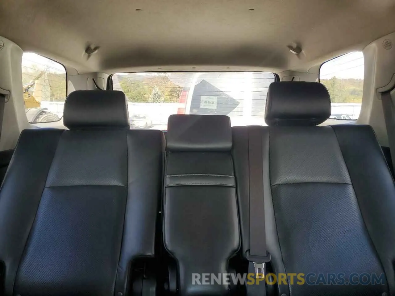 10 Photograph of a damaged car JTEBU5JR3K5655018 TOYOTA 4RUNNER 2019