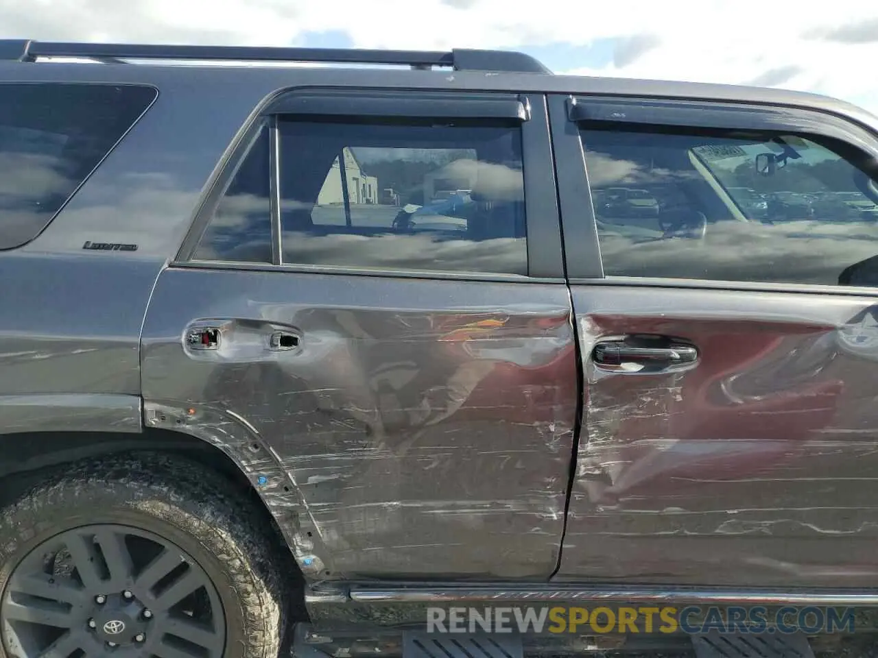 11 Photograph of a damaged car JTEBU5JR3K5655018 TOYOTA 4RUNNER 2019