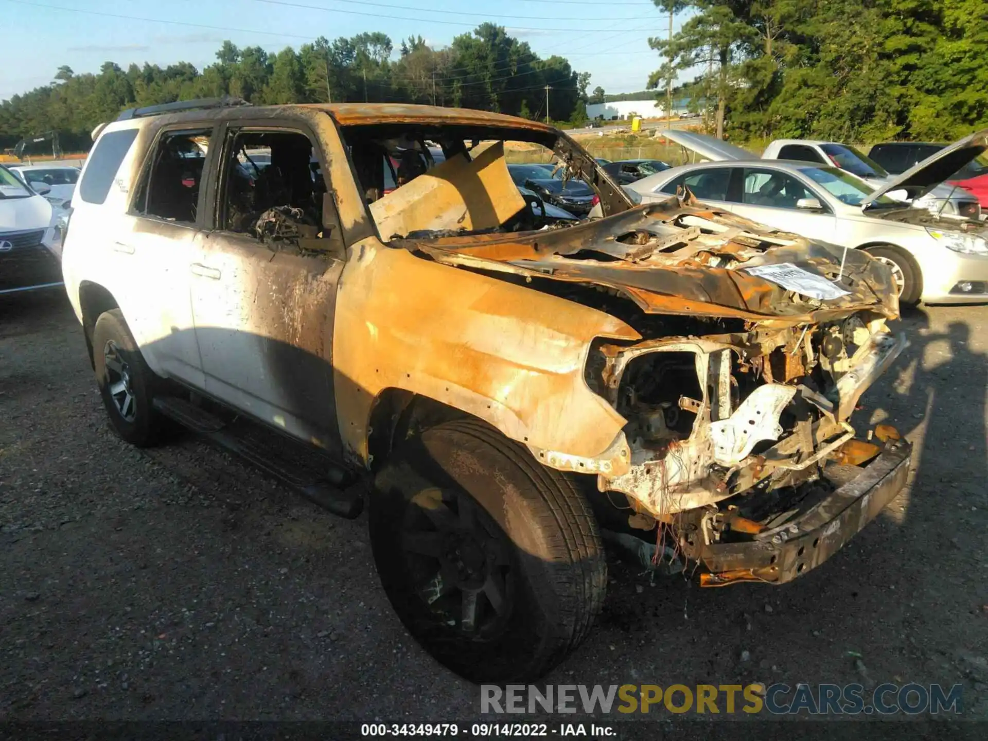 1 Photograph of a damaged car JTEBU5JR3K5661580 TOYOTA 4RUNNER 2019