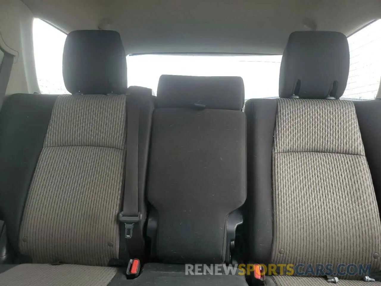 10 Photograph of a damaged car JTEBU5JR3K5661790 TOYOTA 4RUNNER 2019