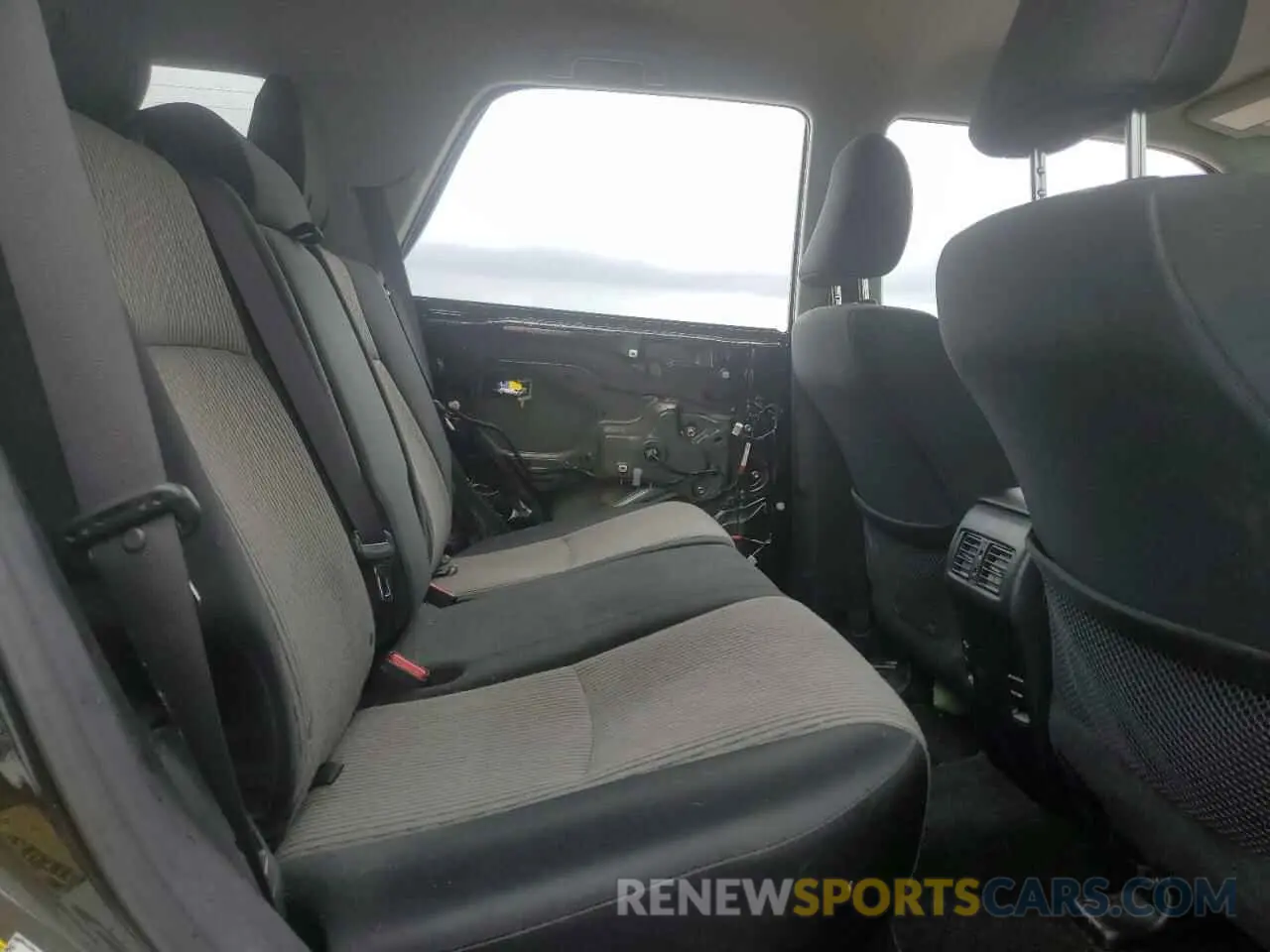 11 Photograph of a damaged car JTEBU5JR3K5661790 TOYOTA 4RUNNER 2019