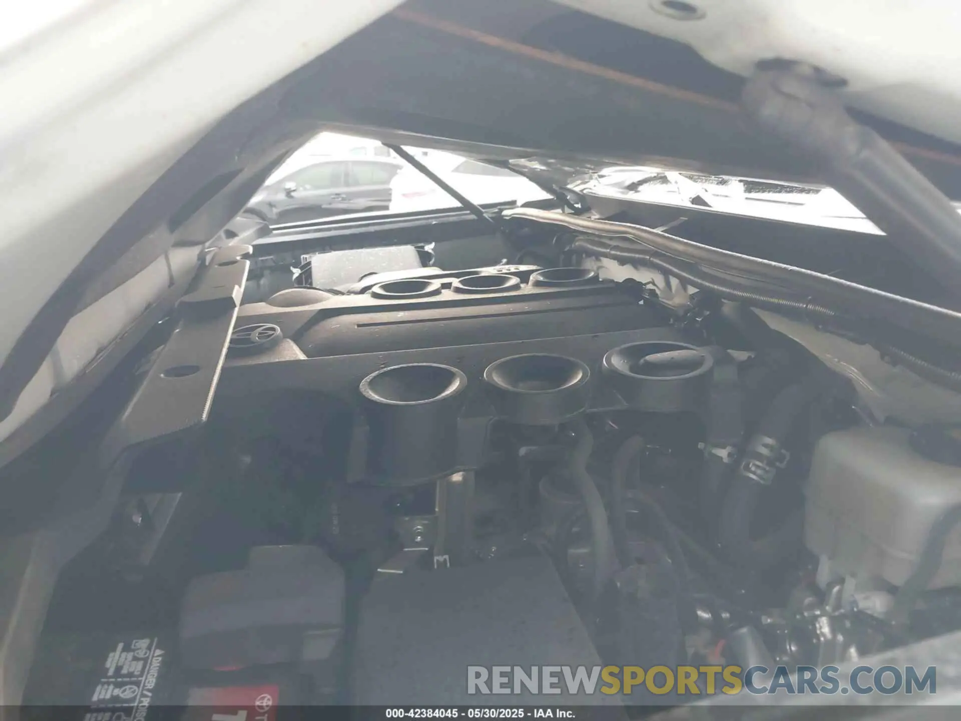 10 Photograph of a damaged car JTEBU5JR3K5698385 TOYOTA 4RUNNER 2019