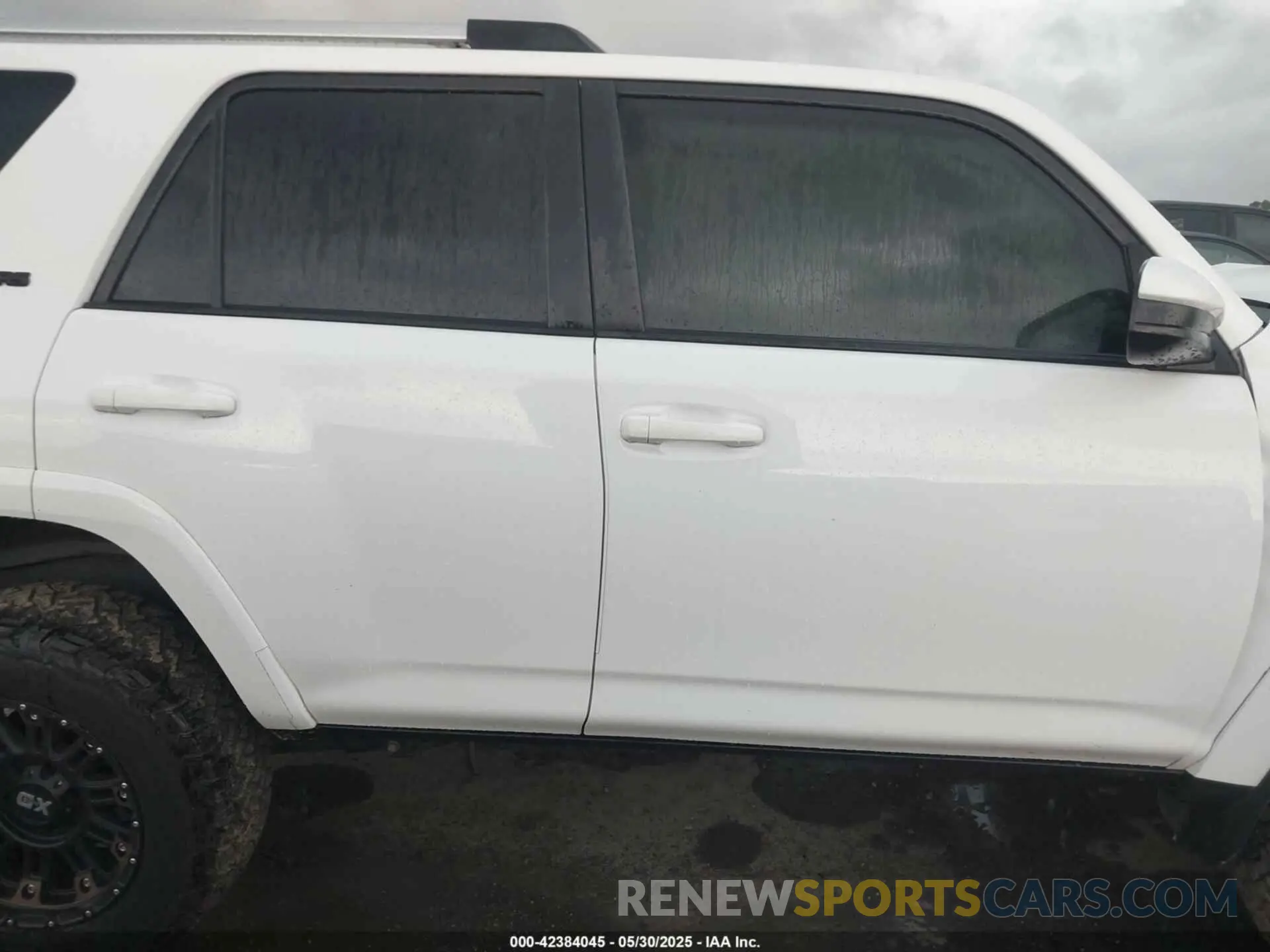 13 Photograph of a damaged car JTEBU5JR3K5698385 TOYOTA 4RUNNER 2019