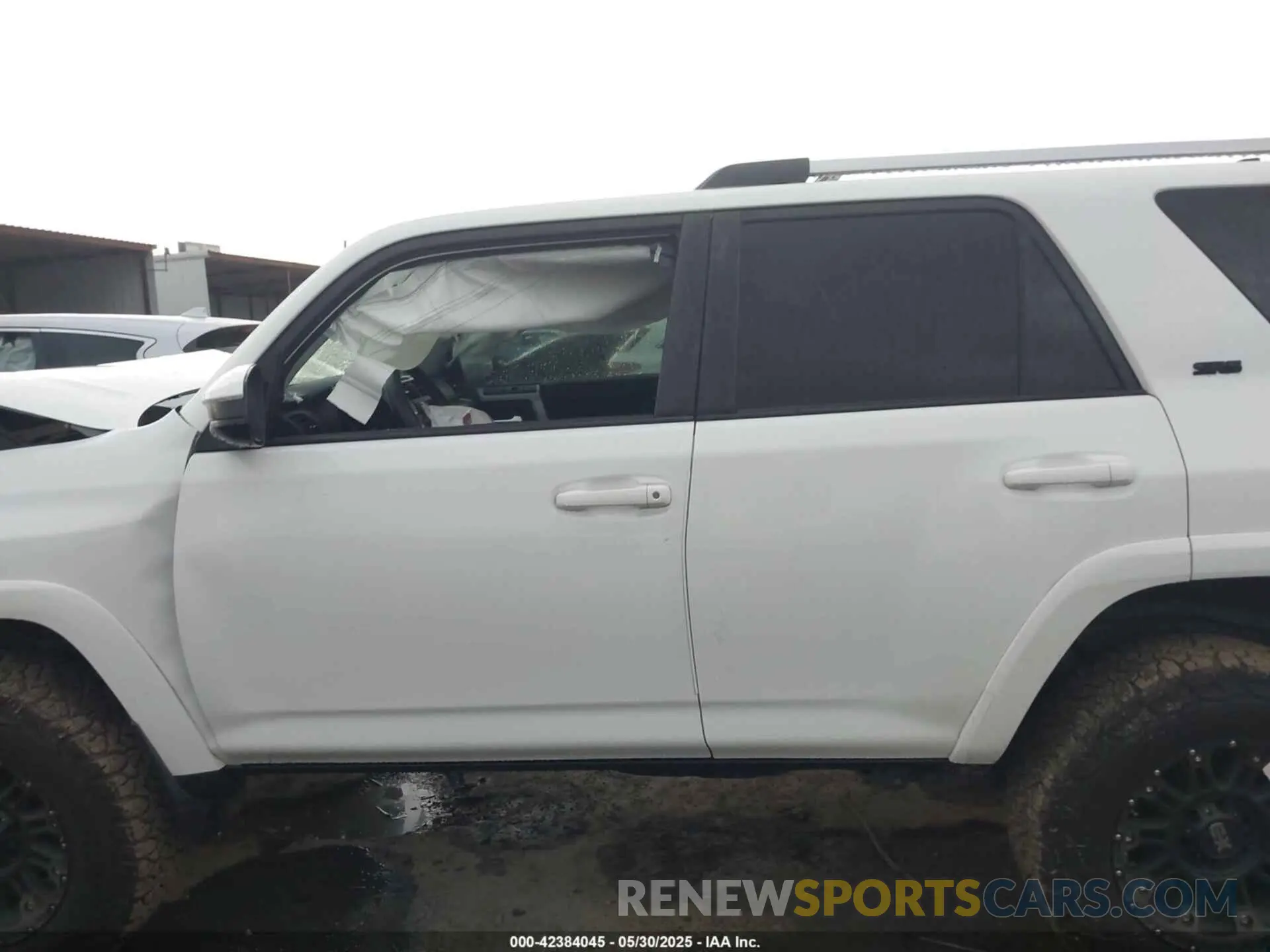 14 Photograph of a damaged car JTEBU5JR3K5698385 TOYOTA 4RUNNER 2019