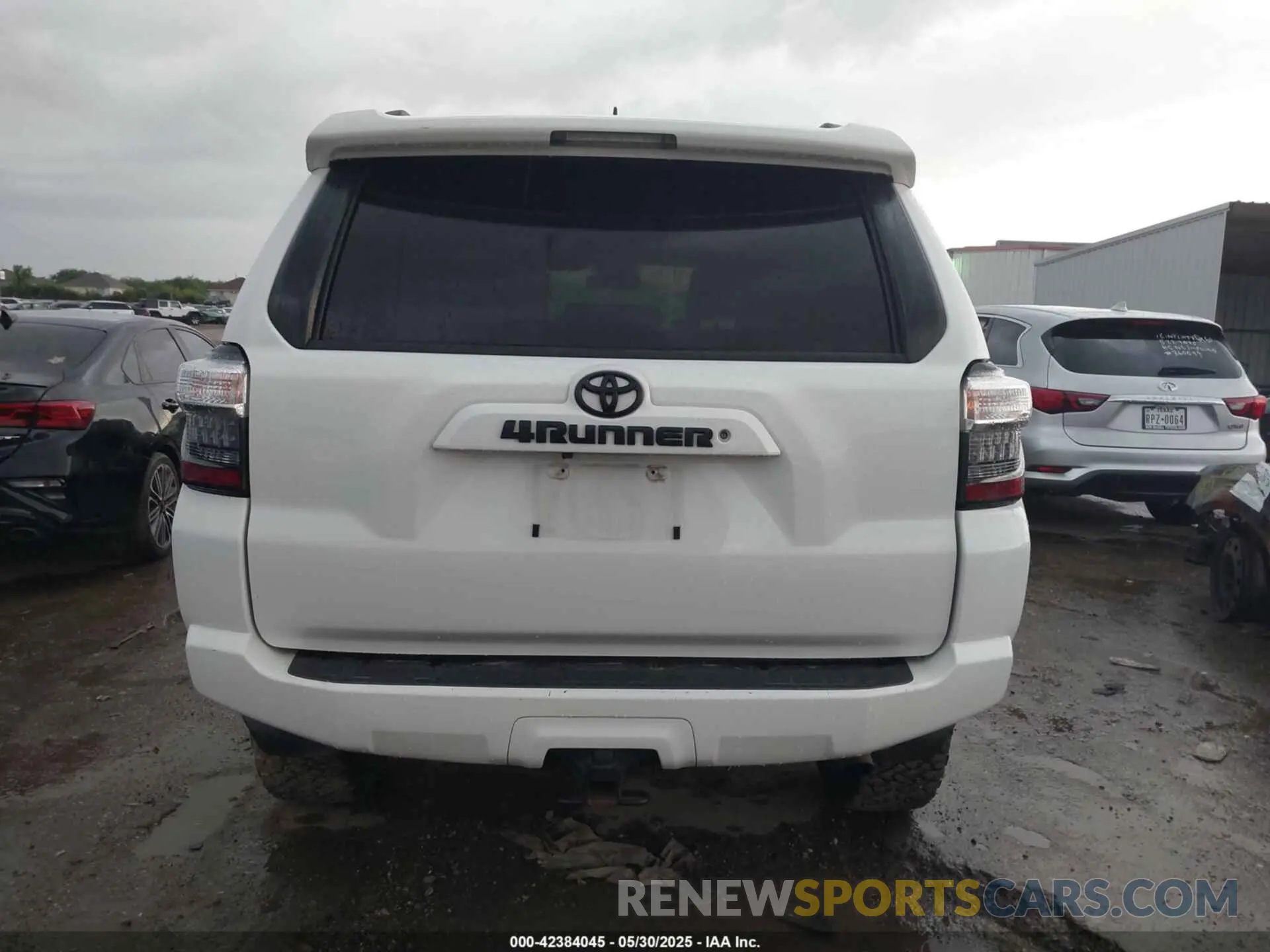 16 Photograph of a damaged car JTEBU5JR3K5698385 TOYOTA 4RUNNER 2019