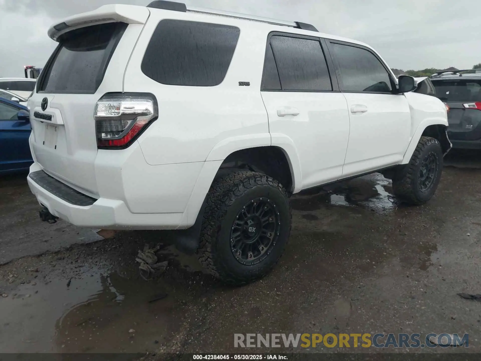 4 Photograph of a damaged car JTEBU5JR3K5698385 TOYOTA 4RUNNER 2019