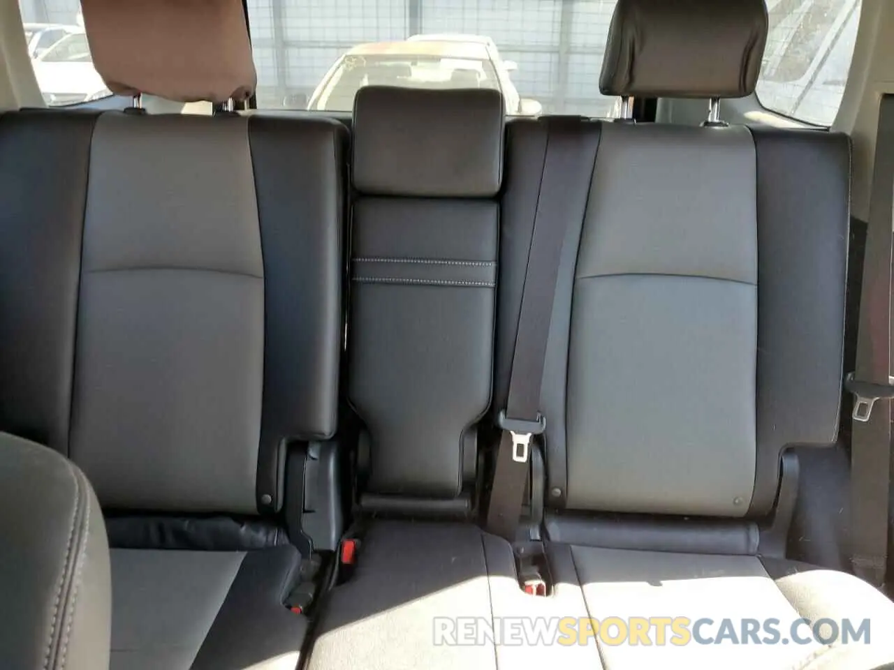 10 Photograph of a damaged car JTEBU5JR3K5721325 TOYOTA 4RUNNER 2019