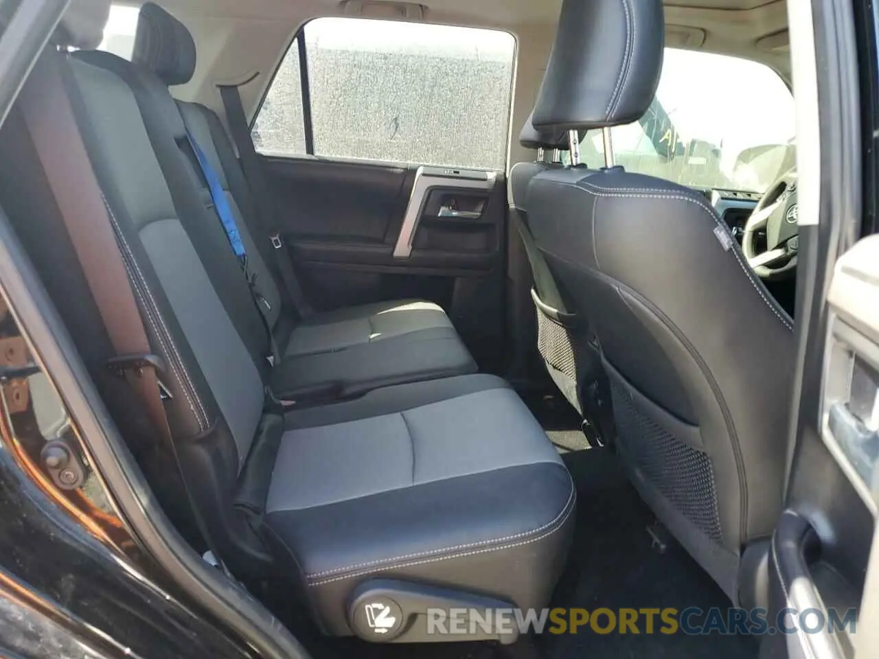 11 Photograph of a damaged car JTEBU5JR3K5721325 TOYOTA 4RUNNER 2019