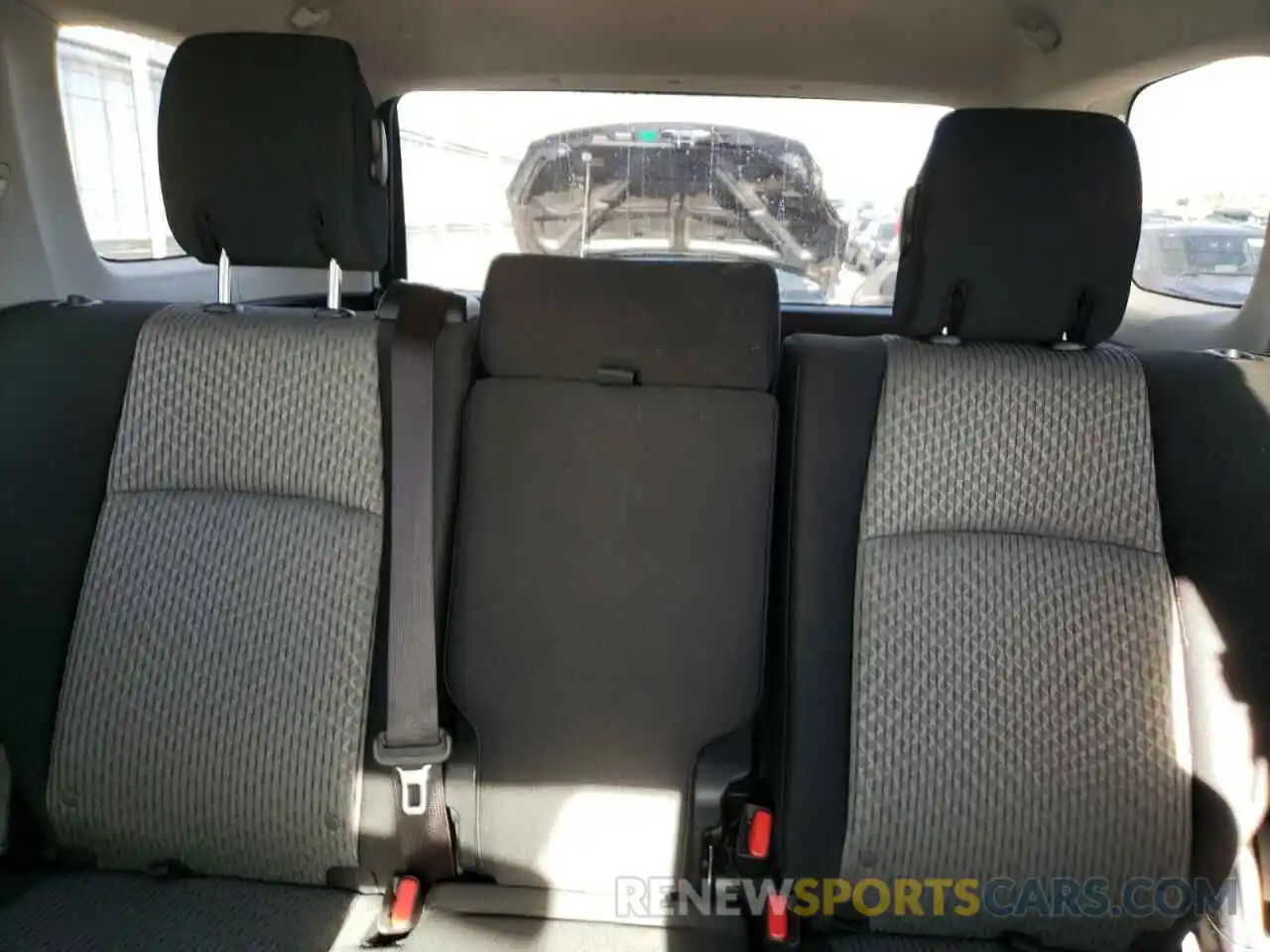 10 Photograph of a damaged car JTEBU5JR3K5728601 TOYOTA 4RUNNER 2019