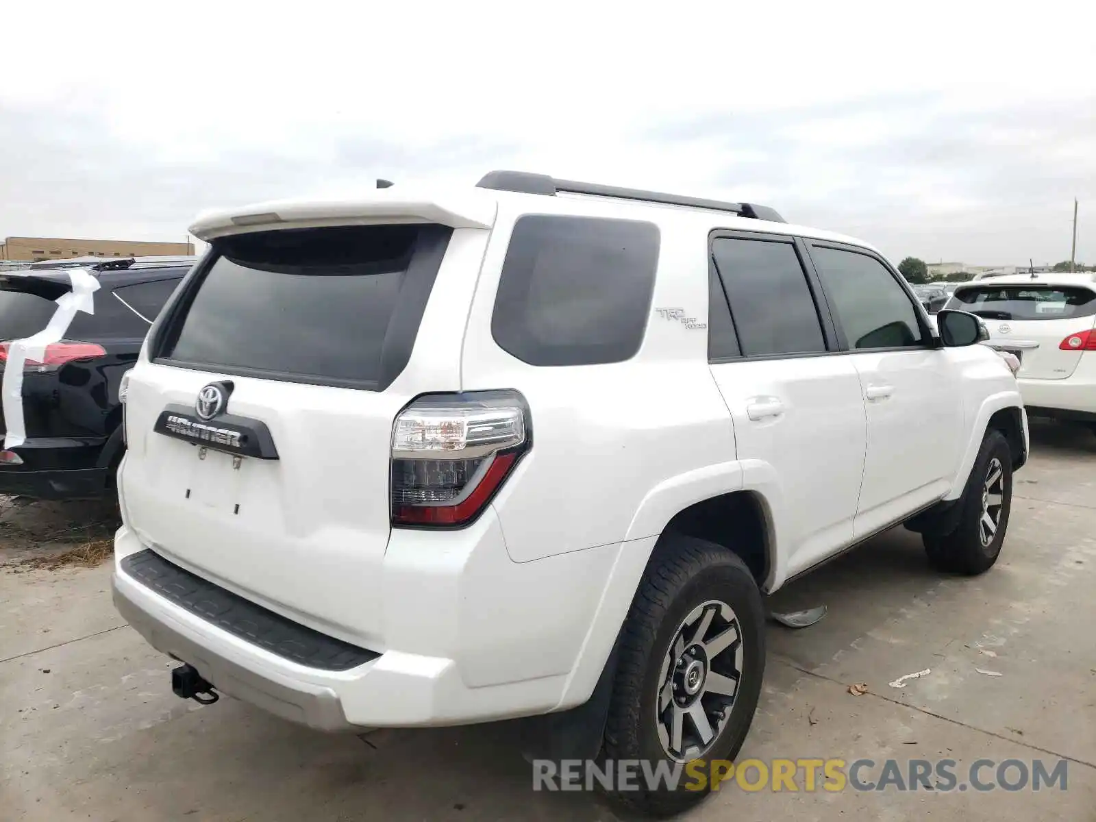 4 Photograph of a damaged car JTEBU5JR3K5729442 TOYOTA 4RUNNER 2019