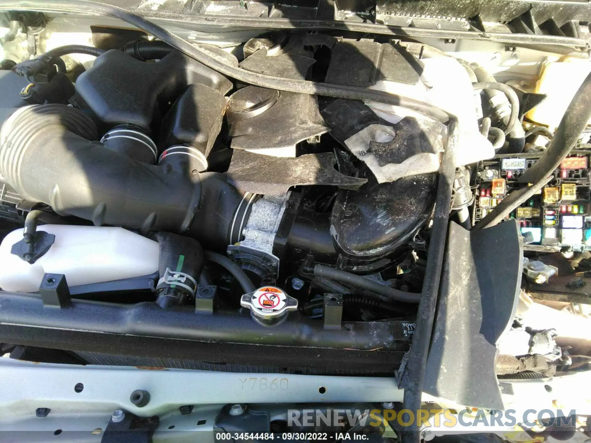 10 Photograph of a damaged car JTEBU5JR4K5611366 TOYOTA 4RUNNER 2019