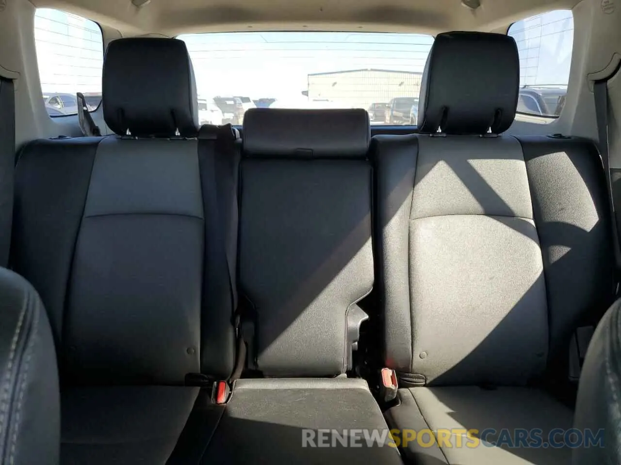 10 Photograph of a damaged car JTEBU5JR4K5617054 TOYOTA 4RUNNER 2019