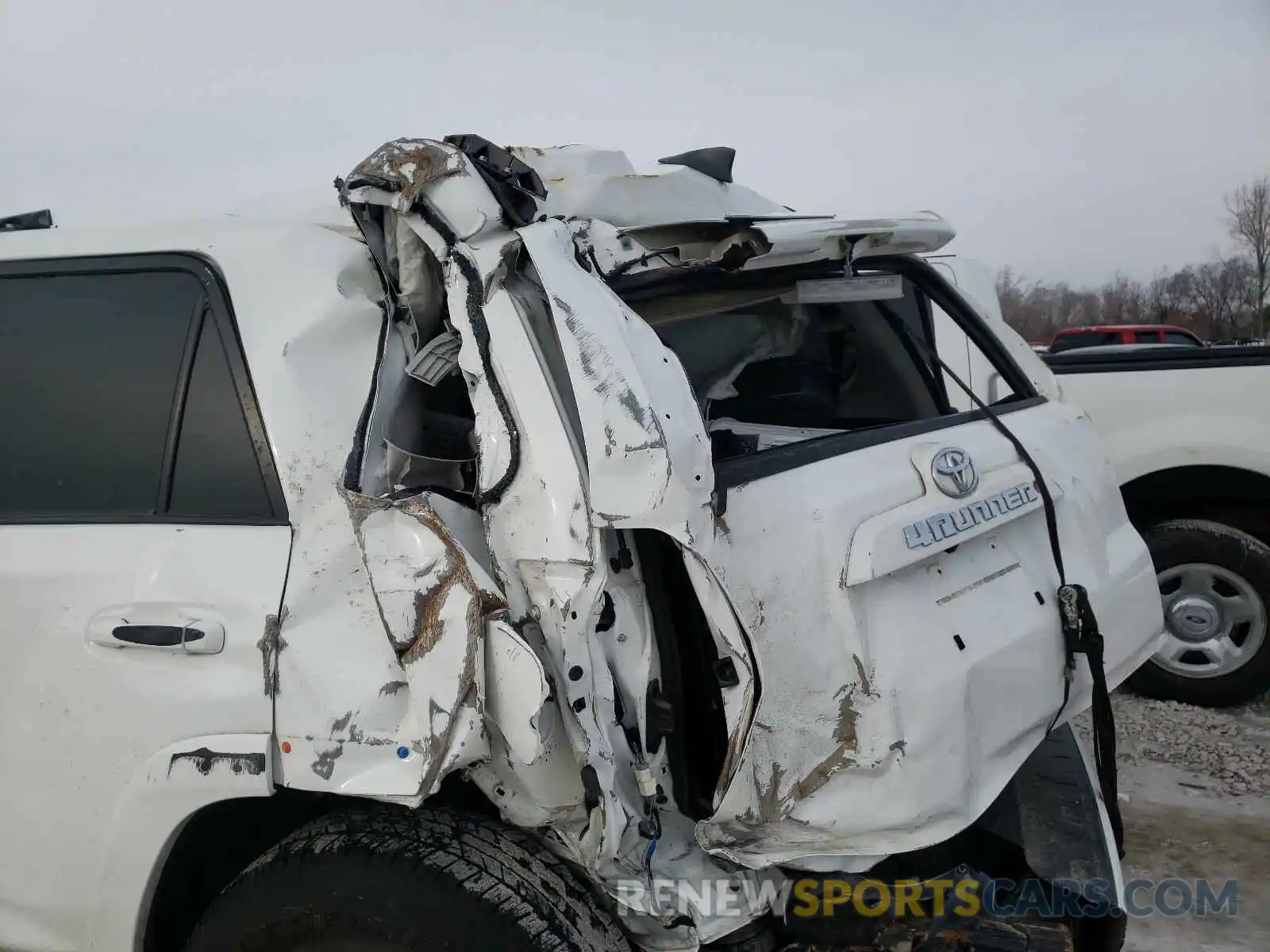 9 Photograph of a damaged car JTEBU5JR4K5631424 TOYOTA 4RUNNER 2019