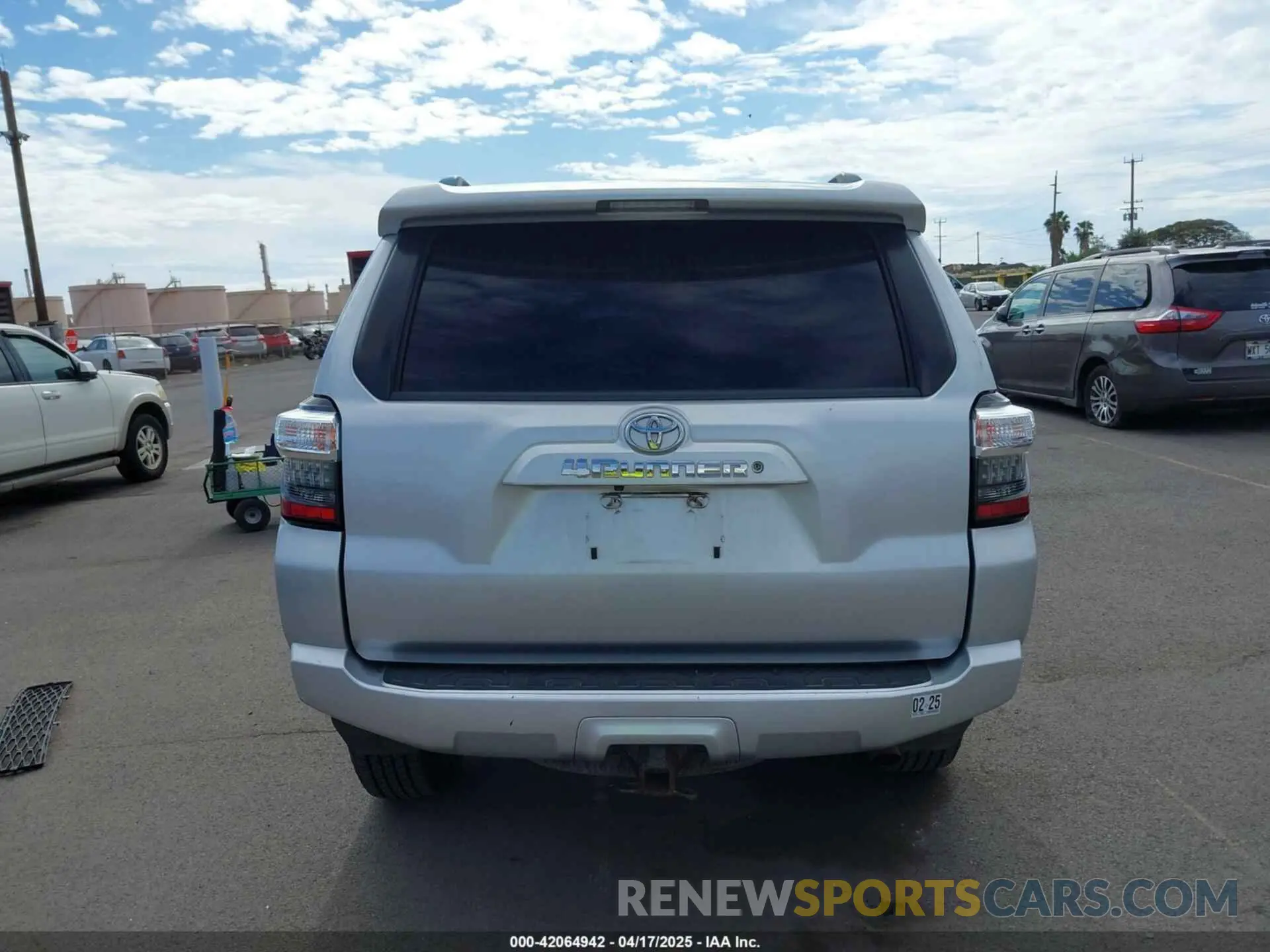 17 Photograph of a damaged car JTEBU5JR4K5632833 TOYOTA 4RUNNER 2019