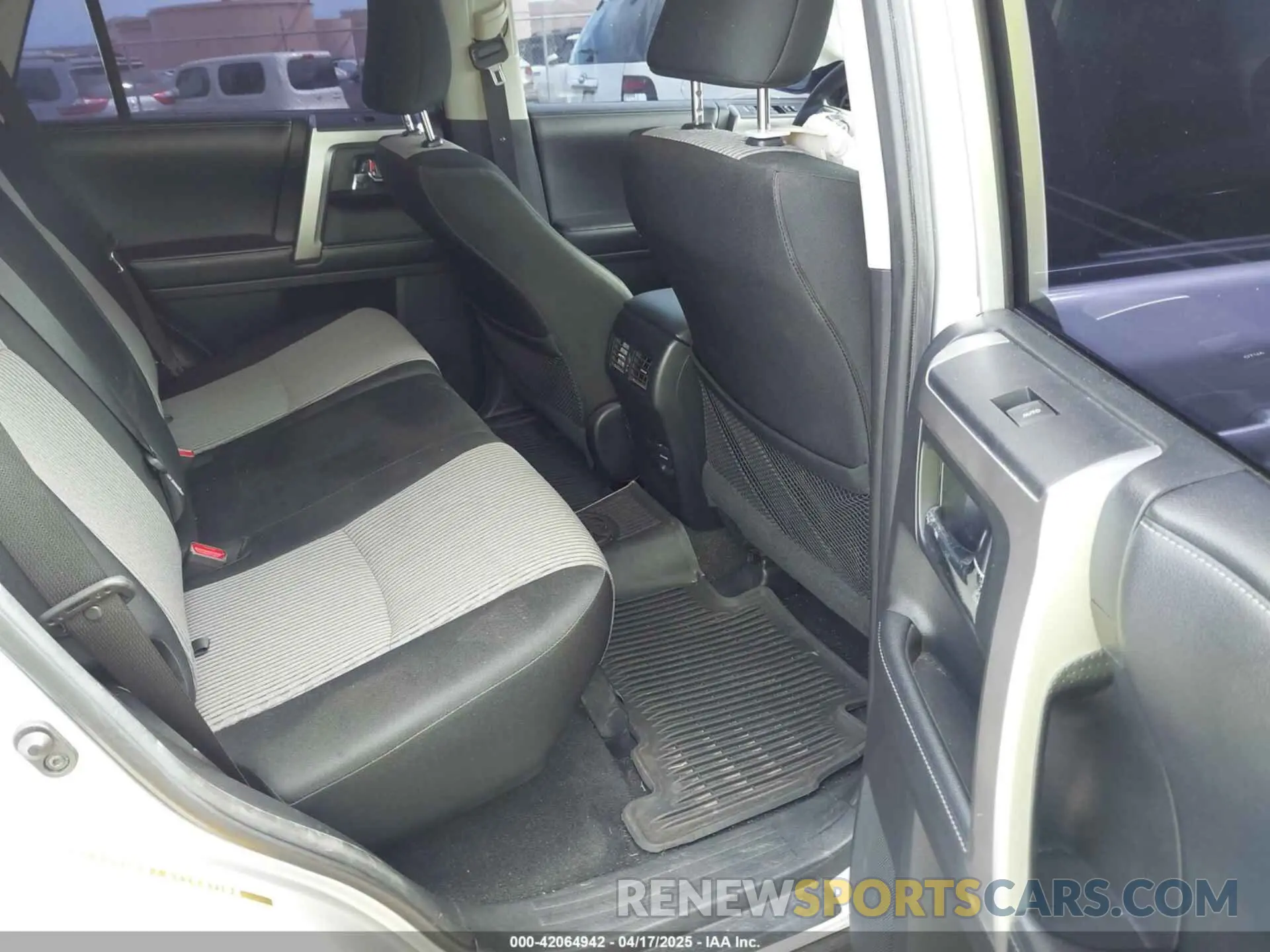 8 Photograph of a damaged car JTEBU5JR4K5632833 TOYOTA 4RUNNER 2019