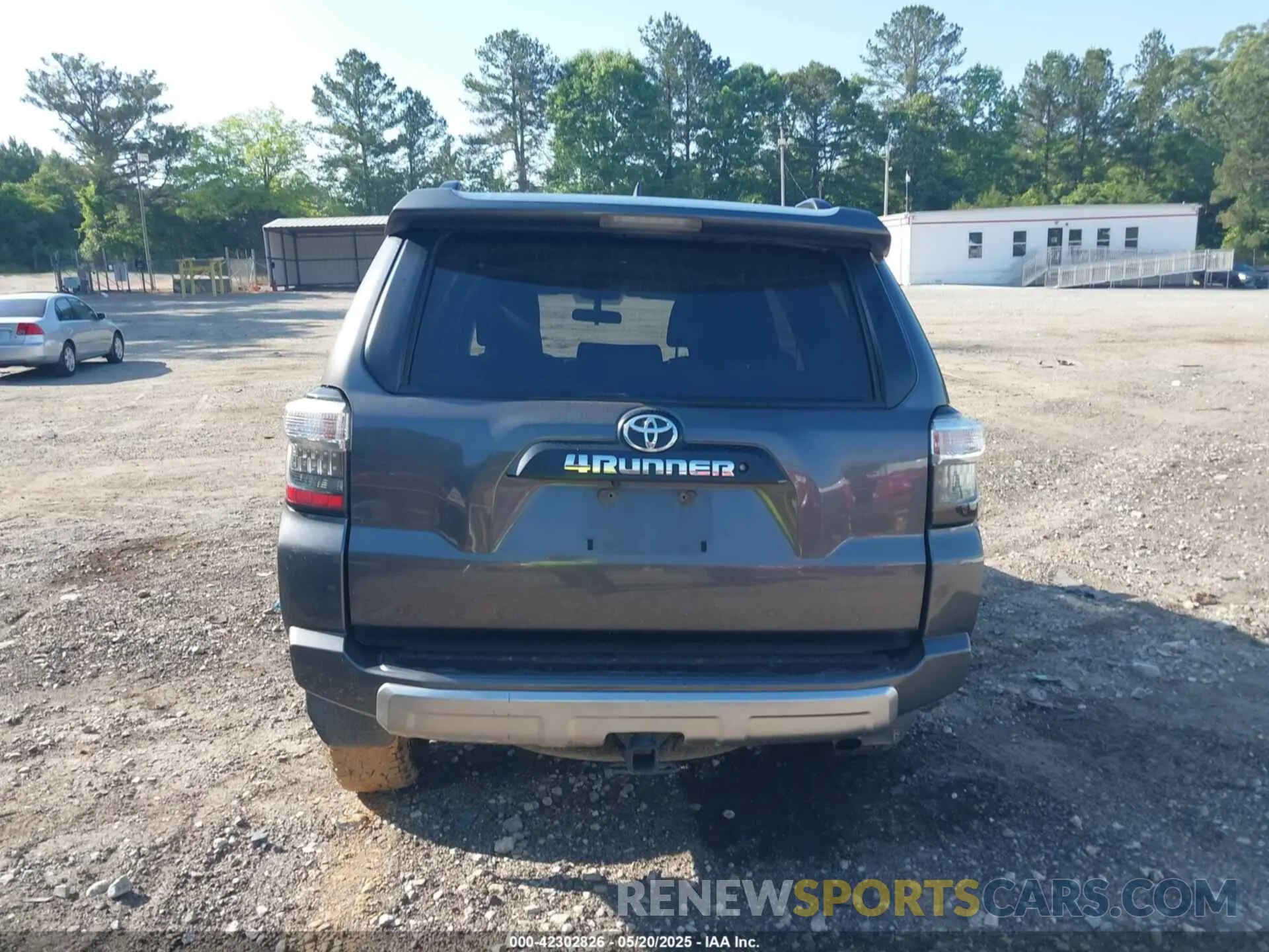 16 Photograph of a damaged car JTEBU5JR4K5655481 TOYOTA 4RUNNER 2019