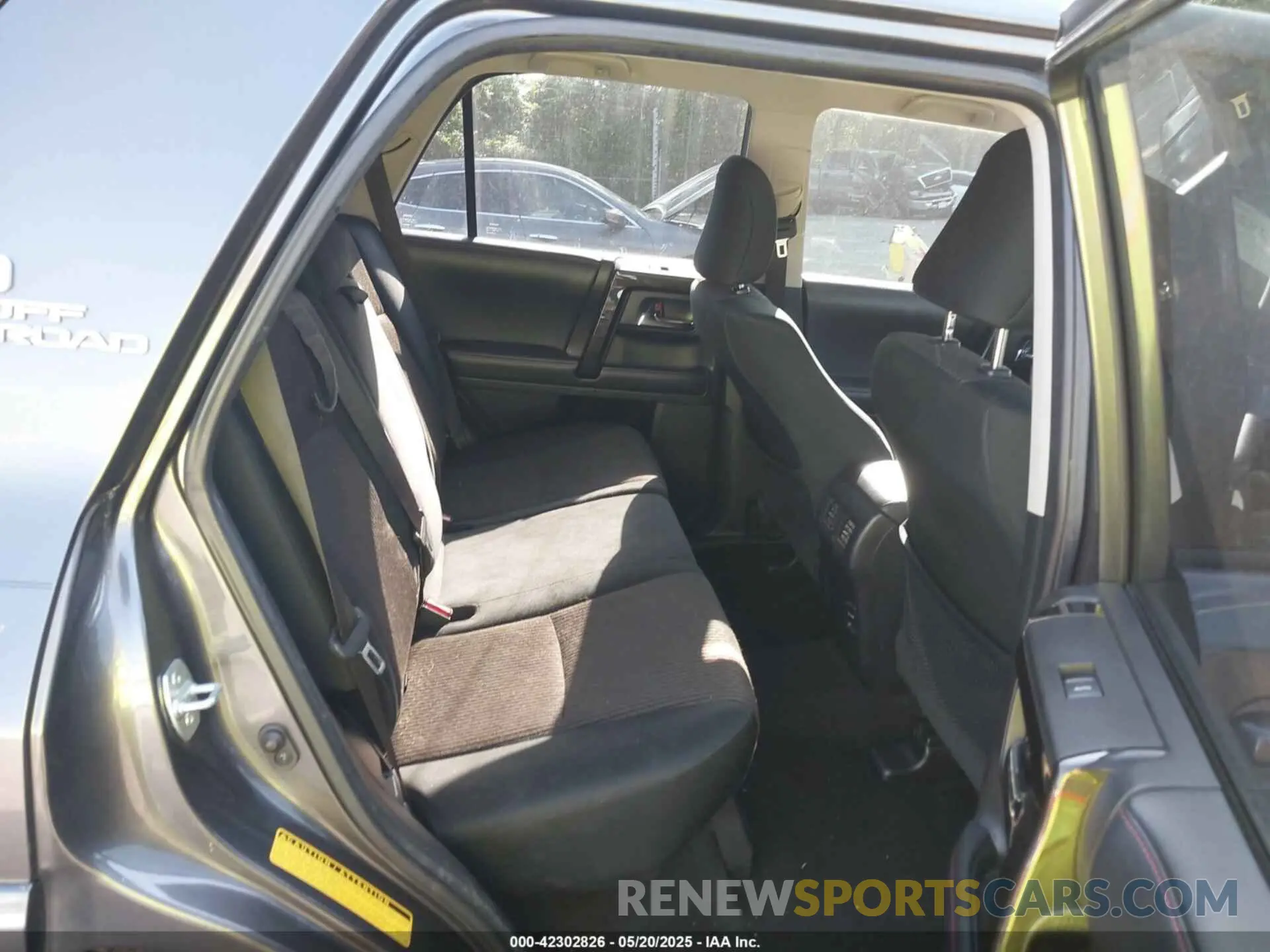 8 Photograph of a damaged car JTEBU5JR4K5655481 TOYOTA 4RUNNER 2019