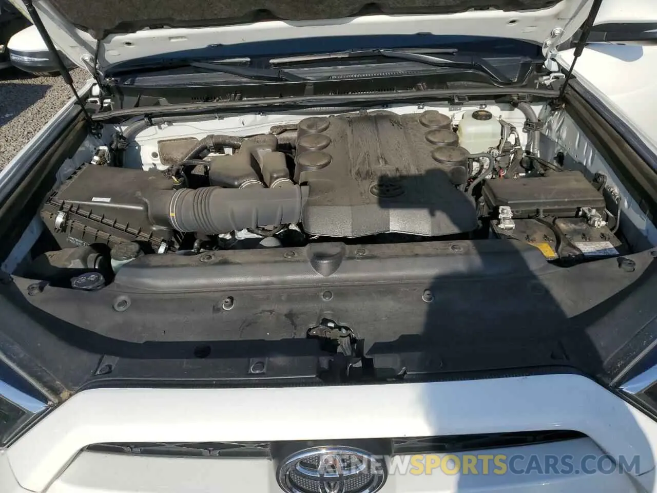 12 Photograph of a damaged car JTEBU5JR4K5674693 TOYOTA 4RUNNER 2019