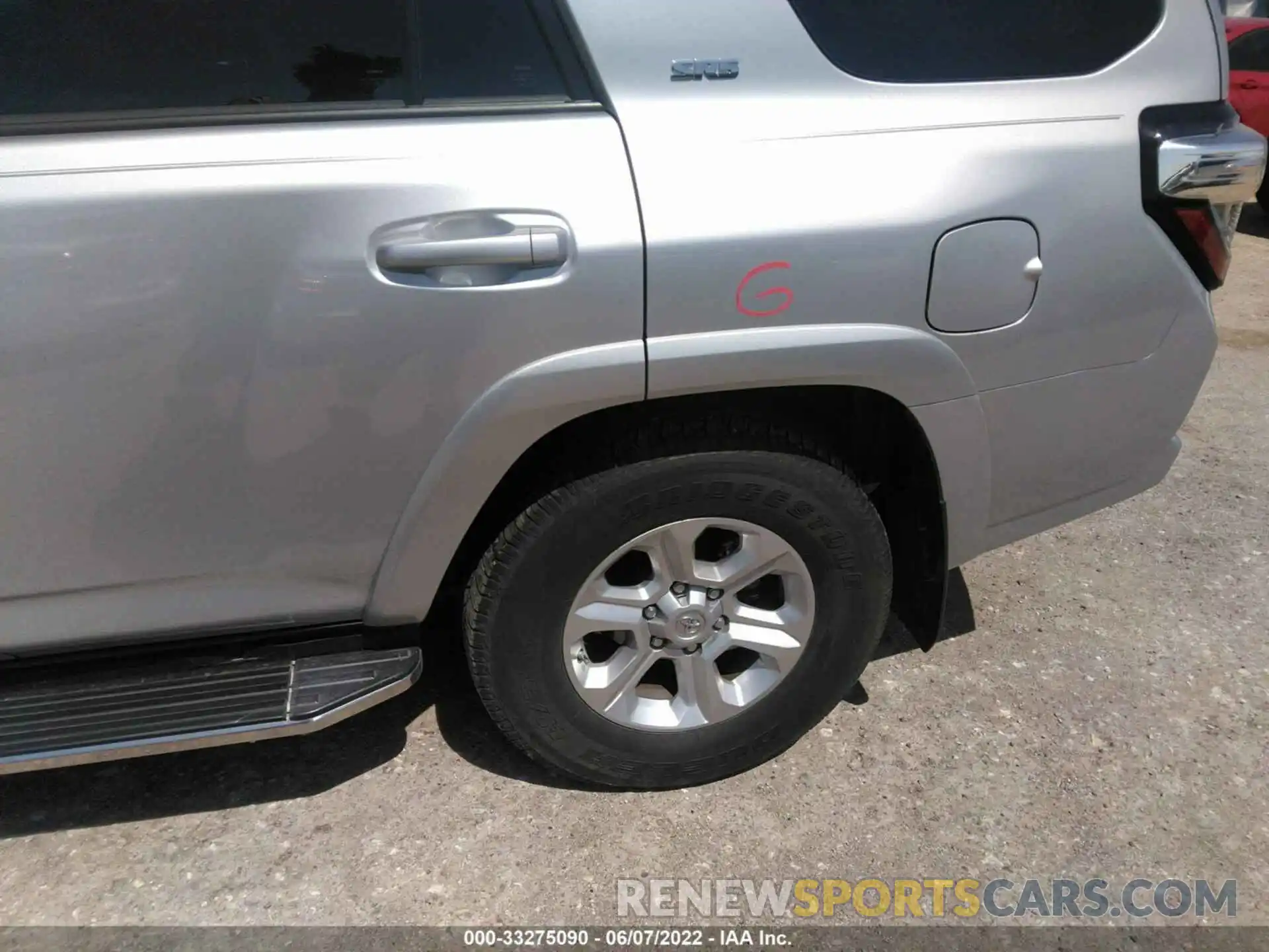 14 Photograph of a damaged car JTEBU5JR4K5688660 TOYOTA 4RUNNER 2019